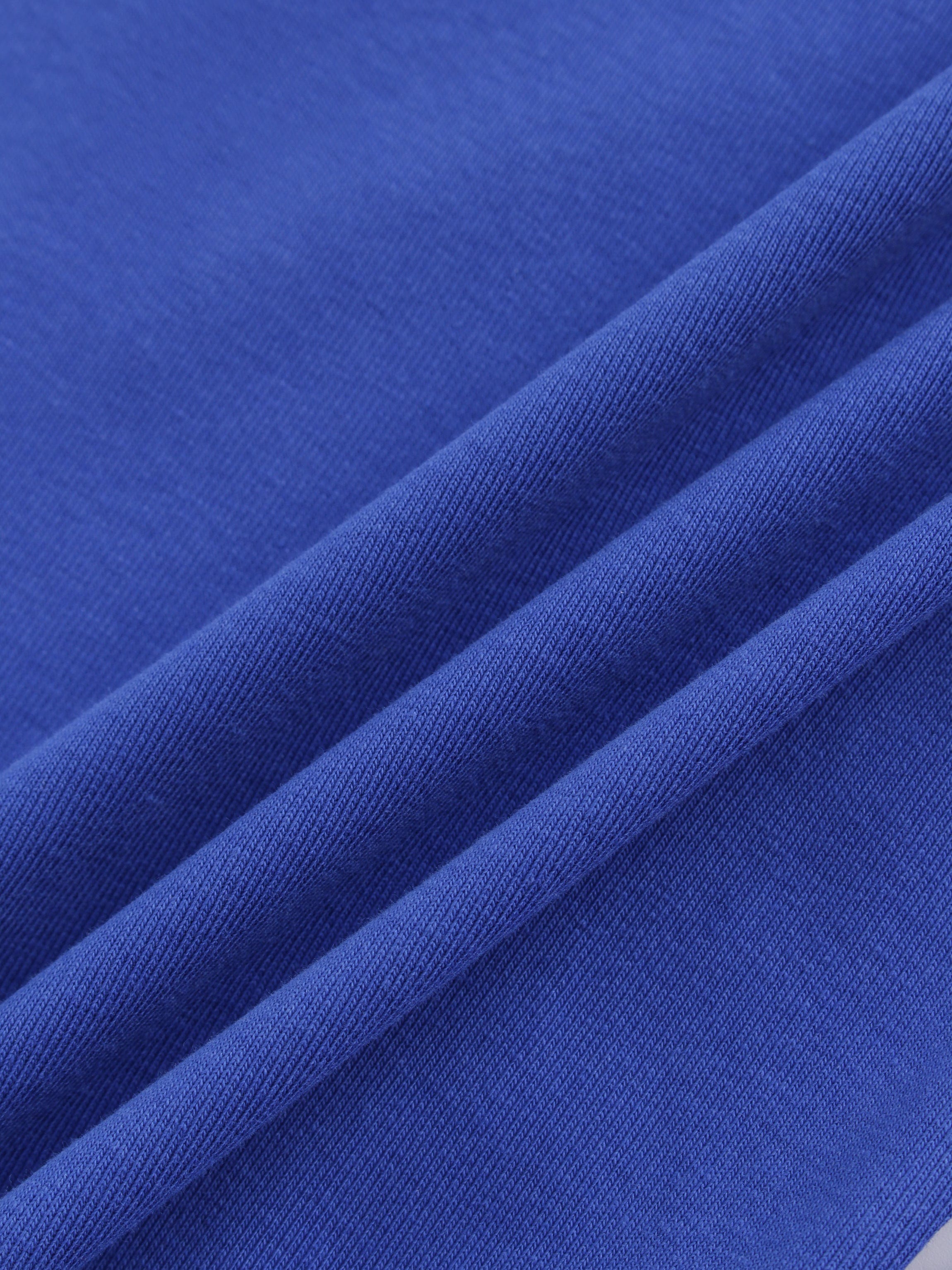 Camiseta con parte inferior en V-Azul cobalto