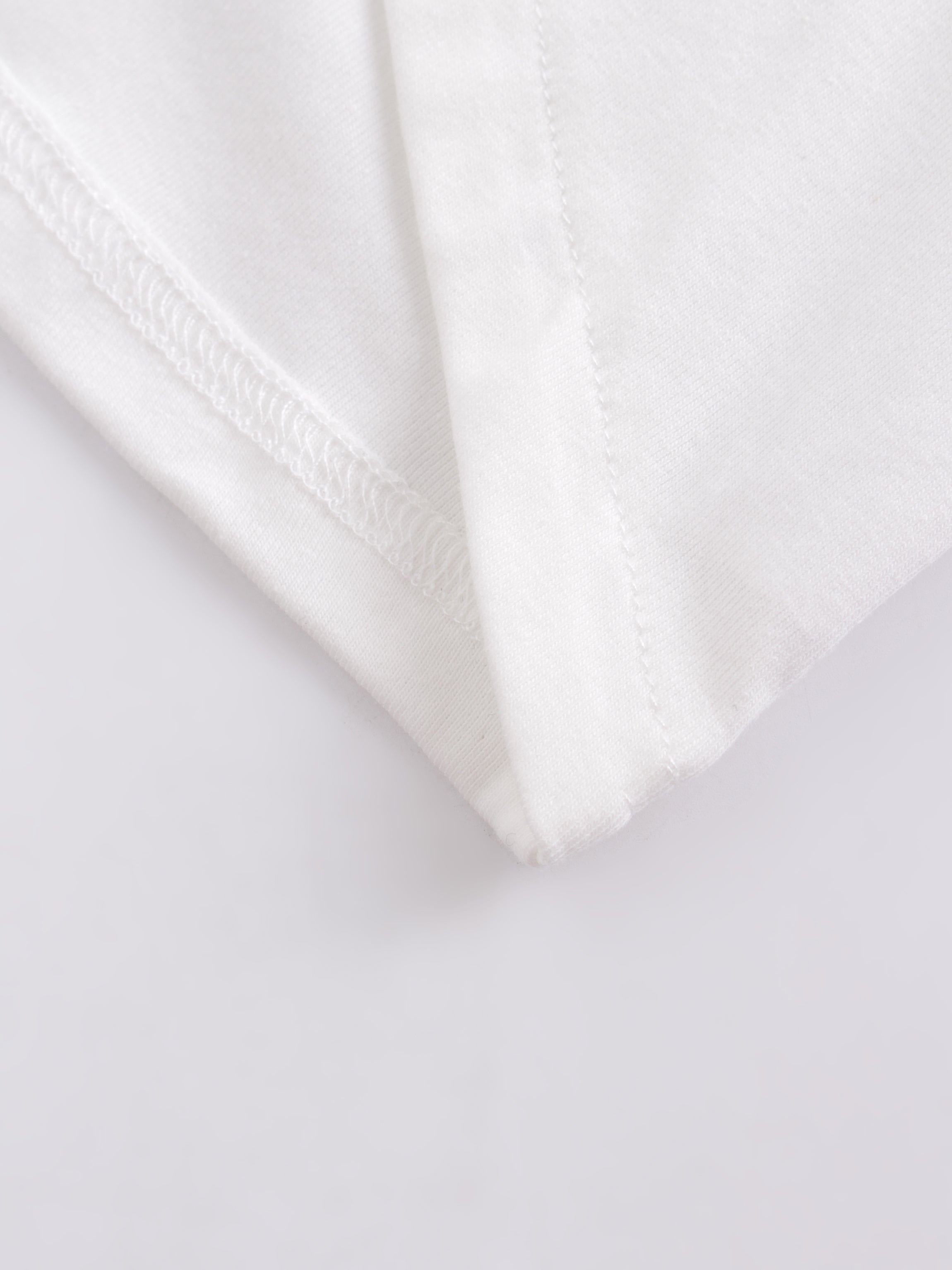 Camiseta con parte inferior en V-Blanco