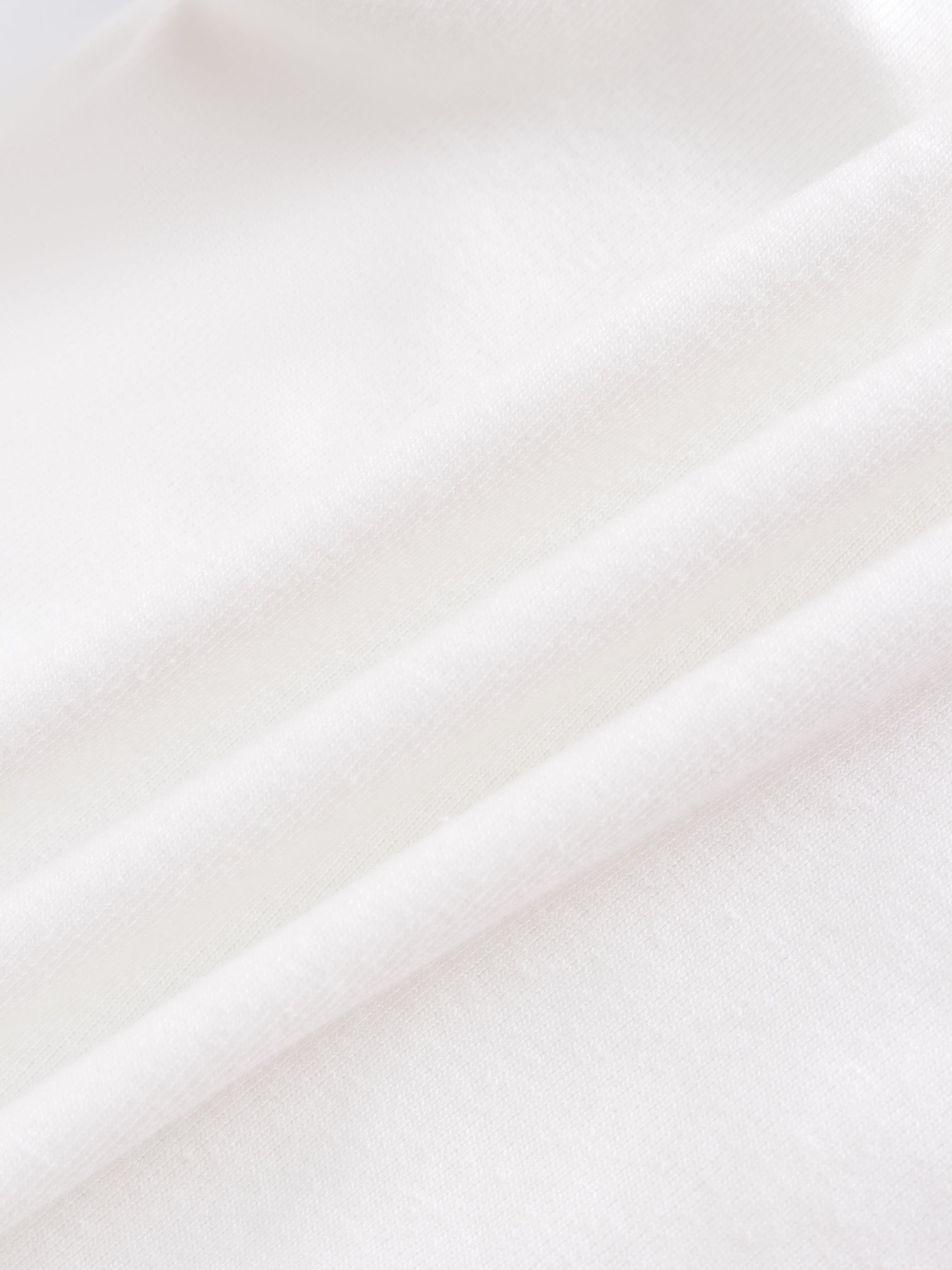 Camiseta con parte inferior en V-Blanco