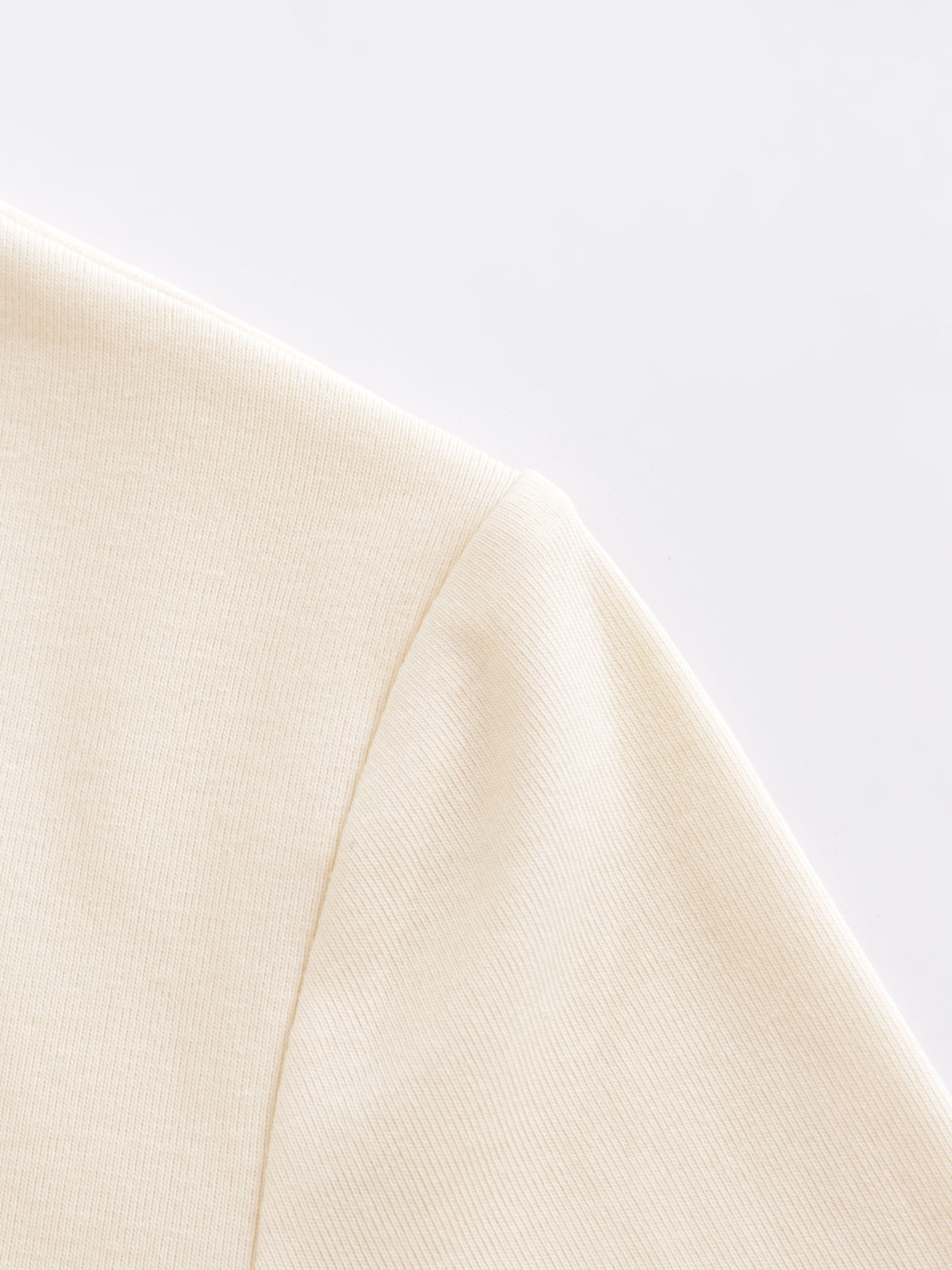 Camiseta con parte inferior en V-Crema