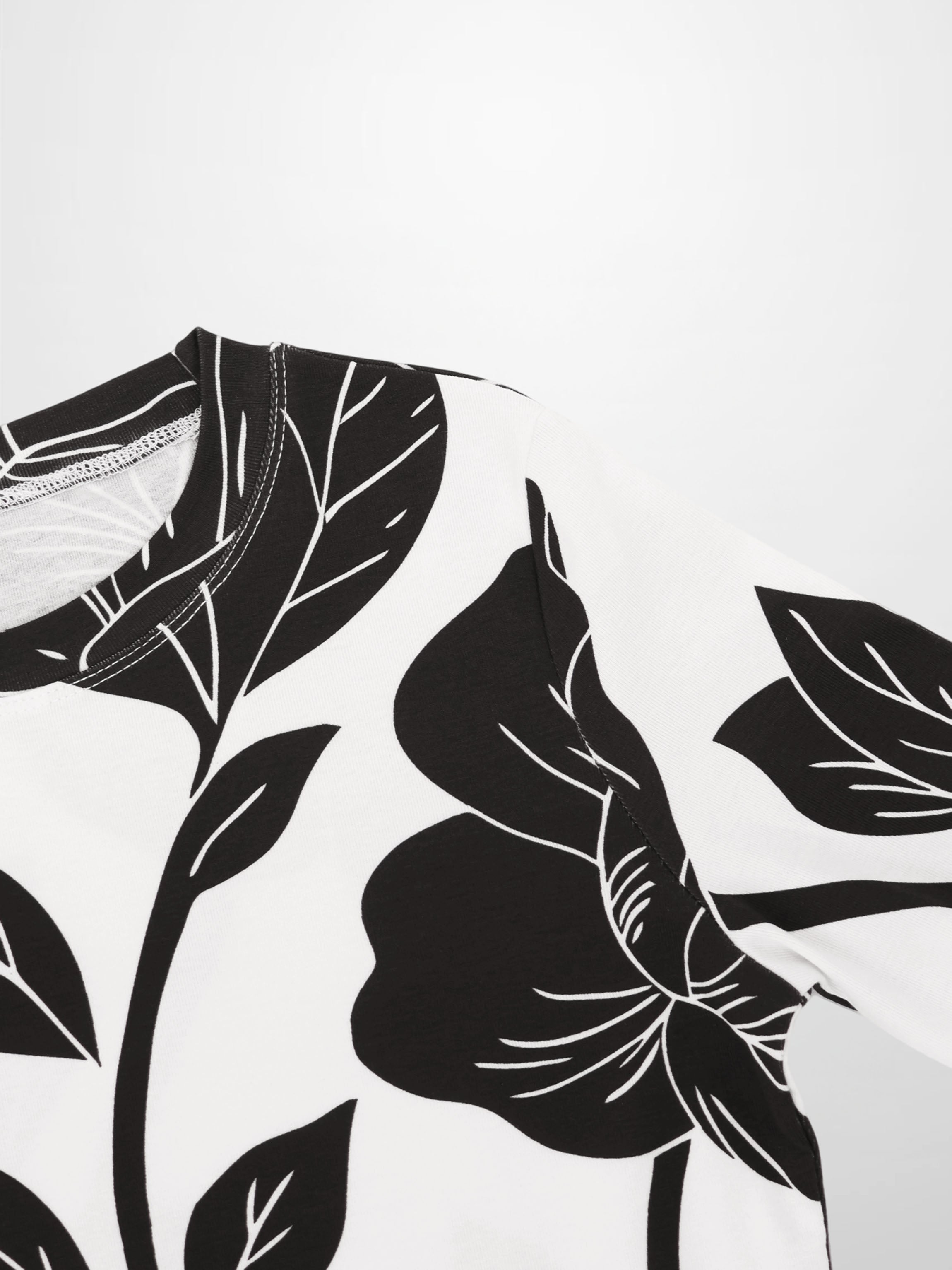 Basic Printed T-shirt-Black/White Floral