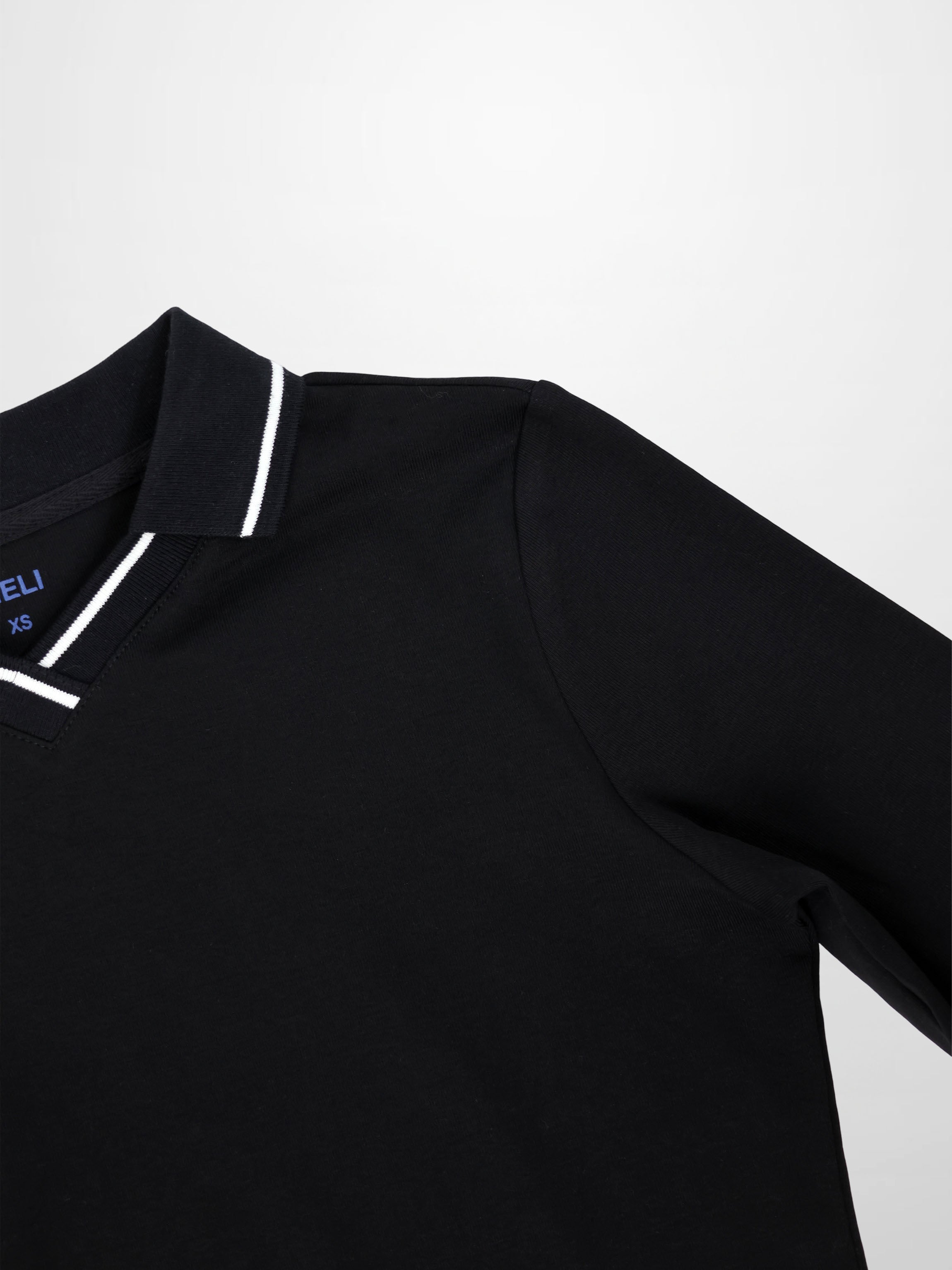 Collared High V T-Shirt-Black