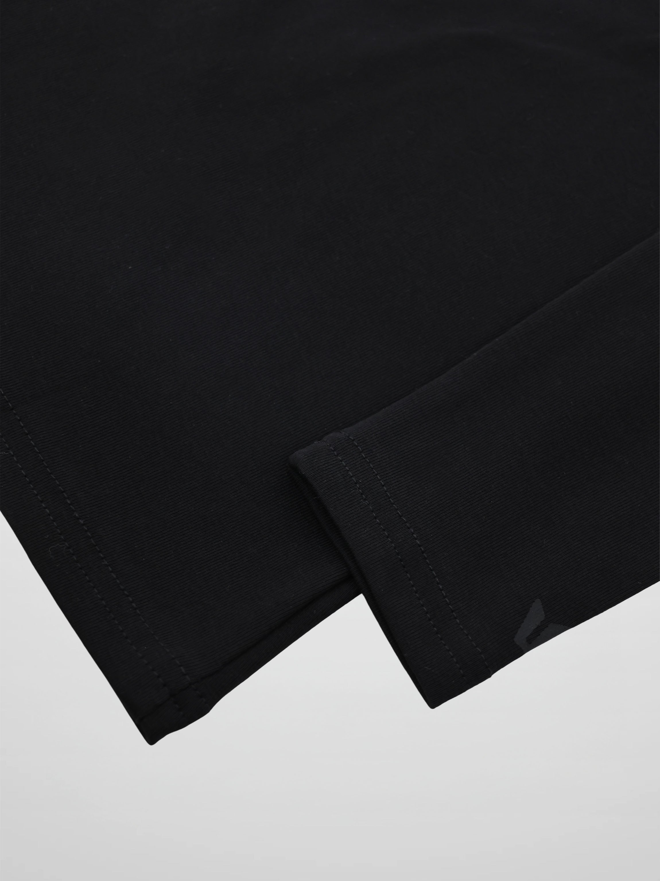 Collared High V T-Shirt-Black