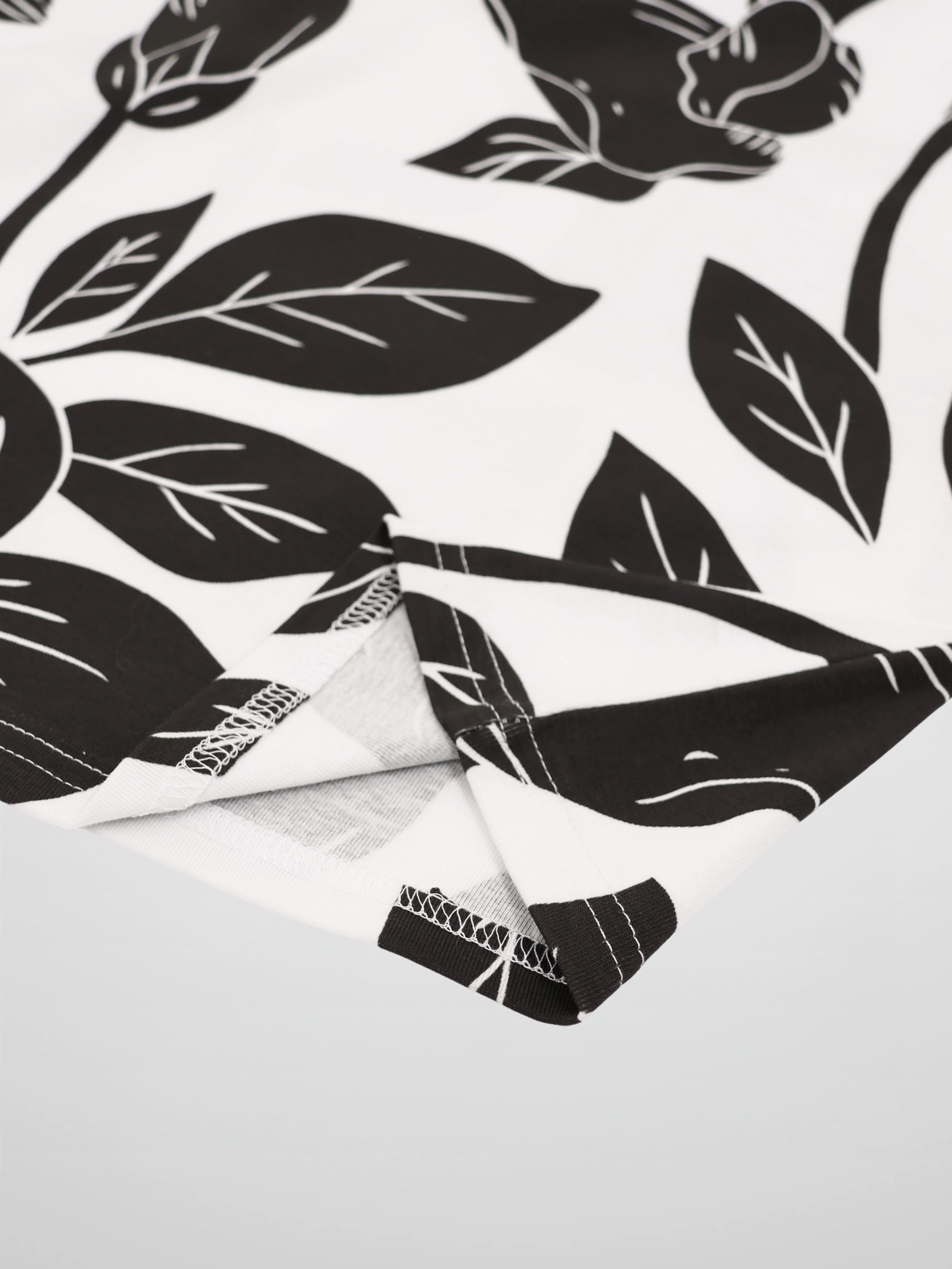 Basic Printed T-shirt-Black/White Floral