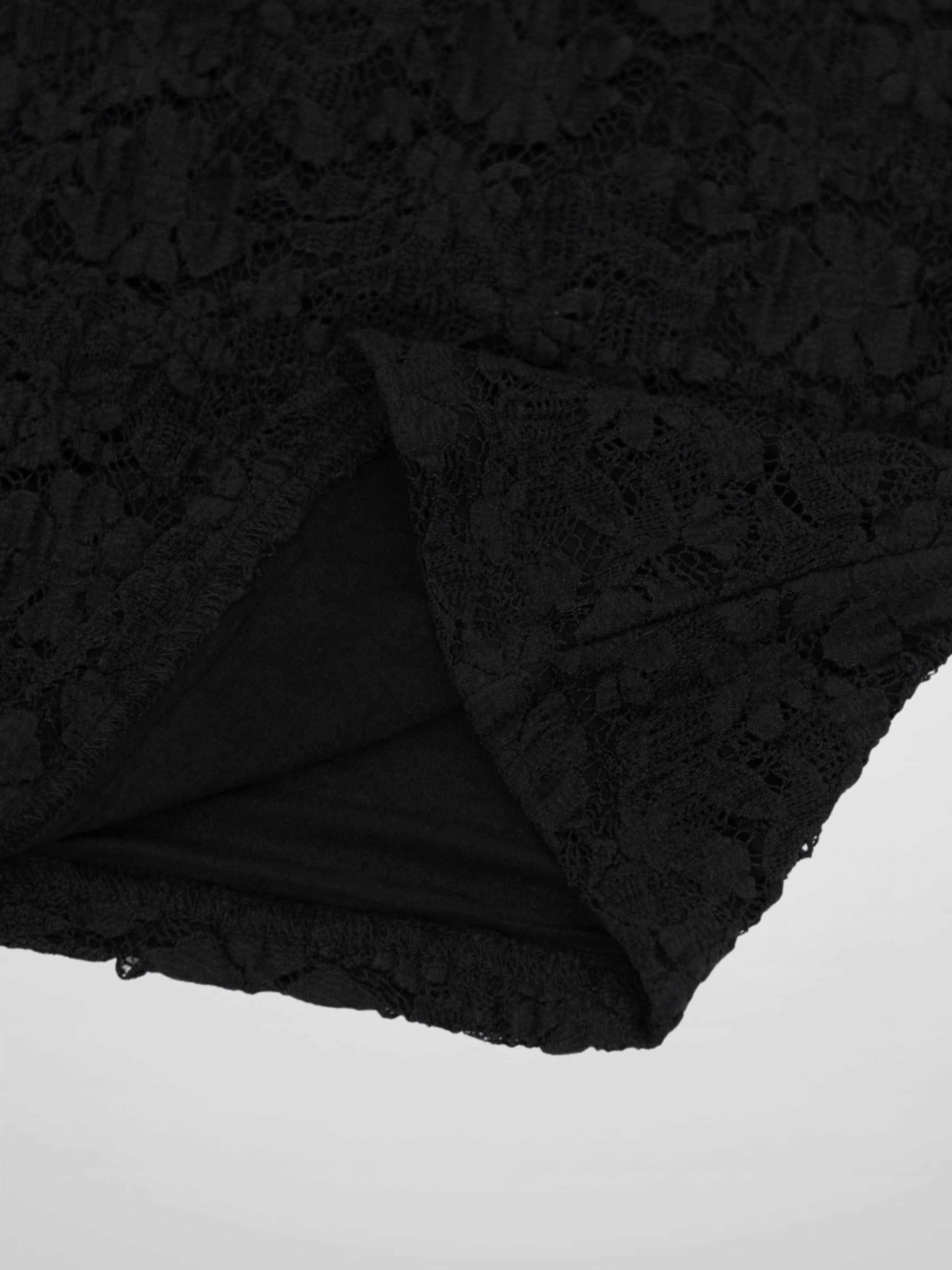 Lace Mock Neck Turtleneck-Black