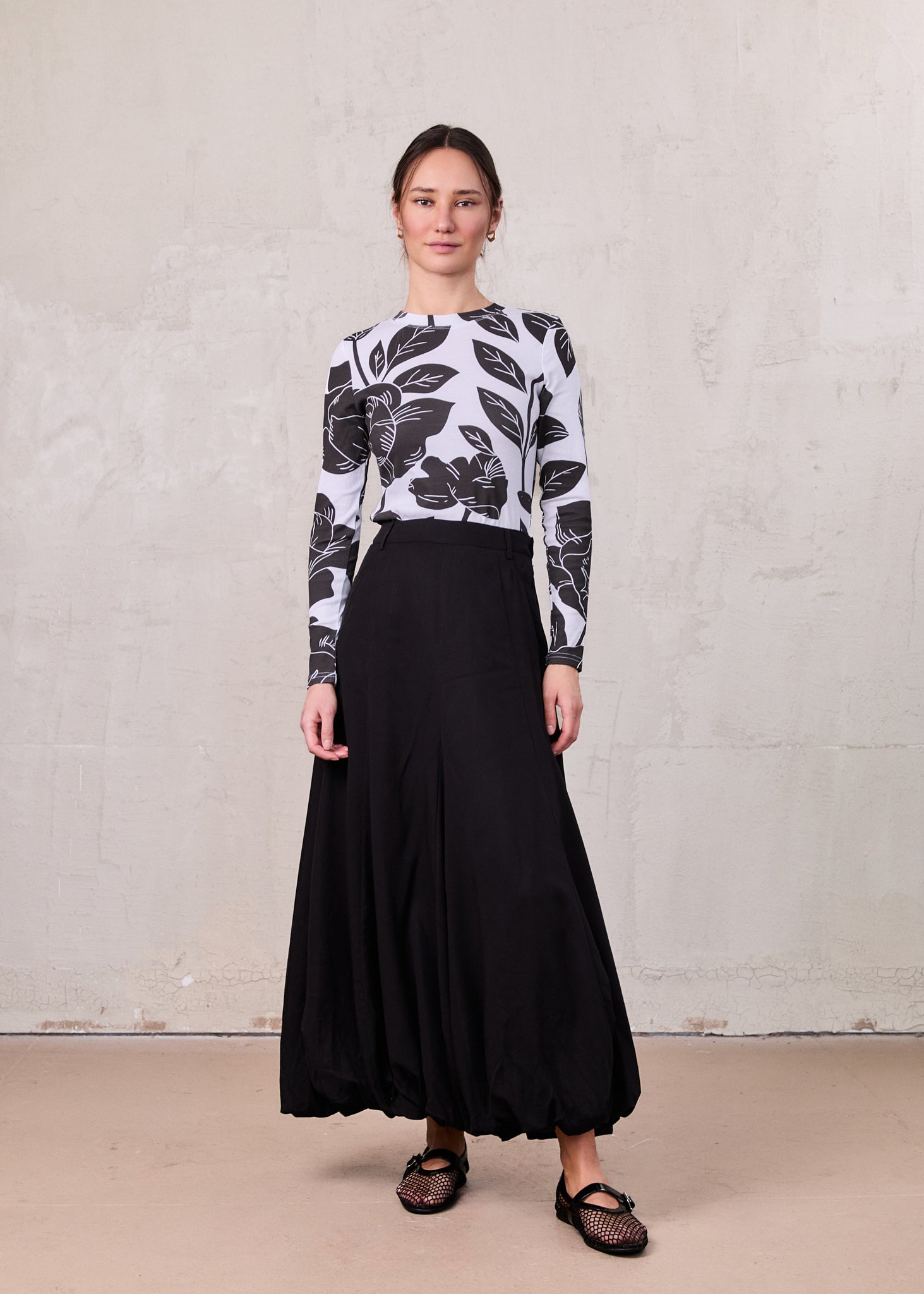 Basic Printed T-shirt-Black/White Floral