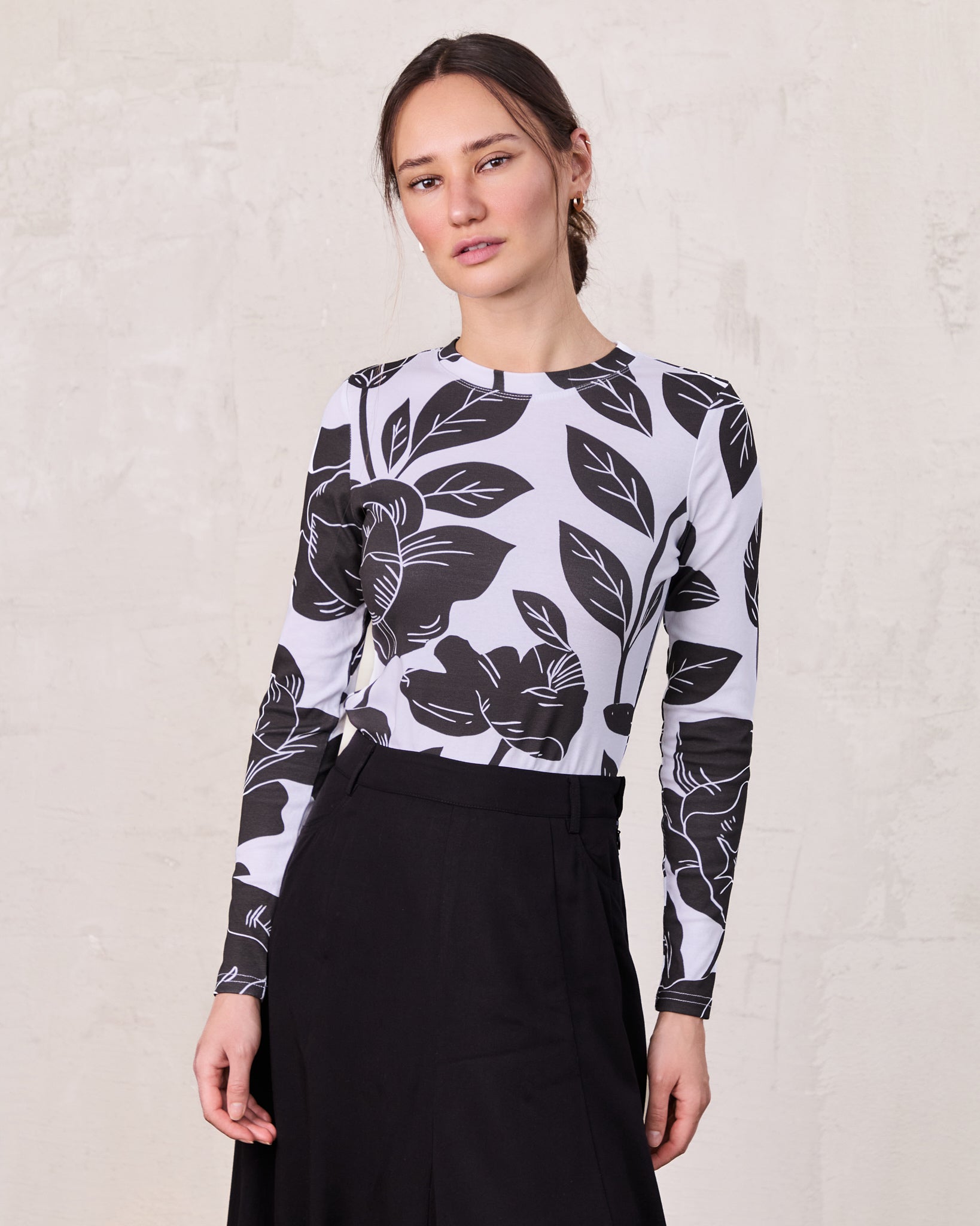 Basic Printed T-shirt-Black/White Floral