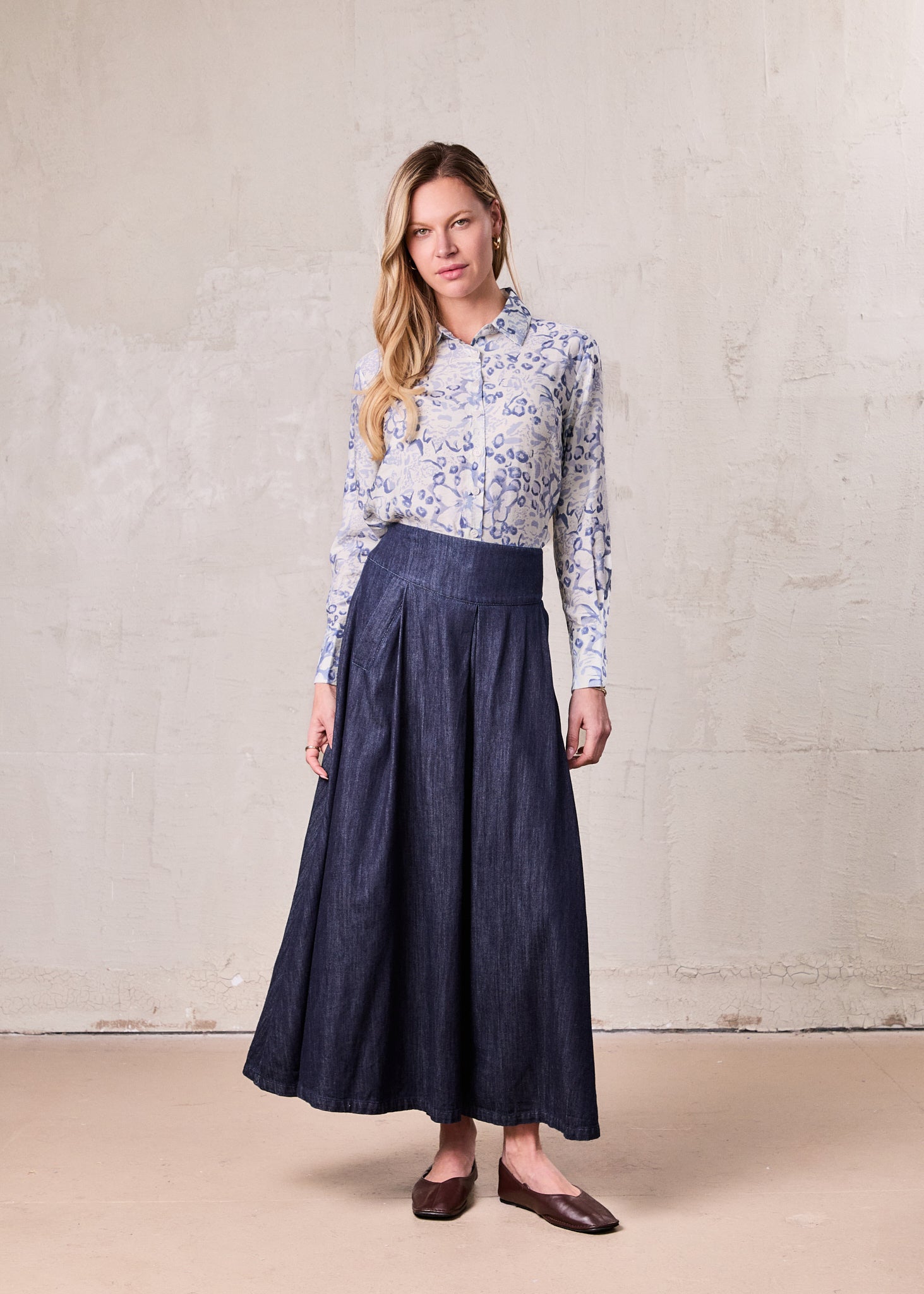 Inverted Yoke Pleat Skirt-Dark Blue