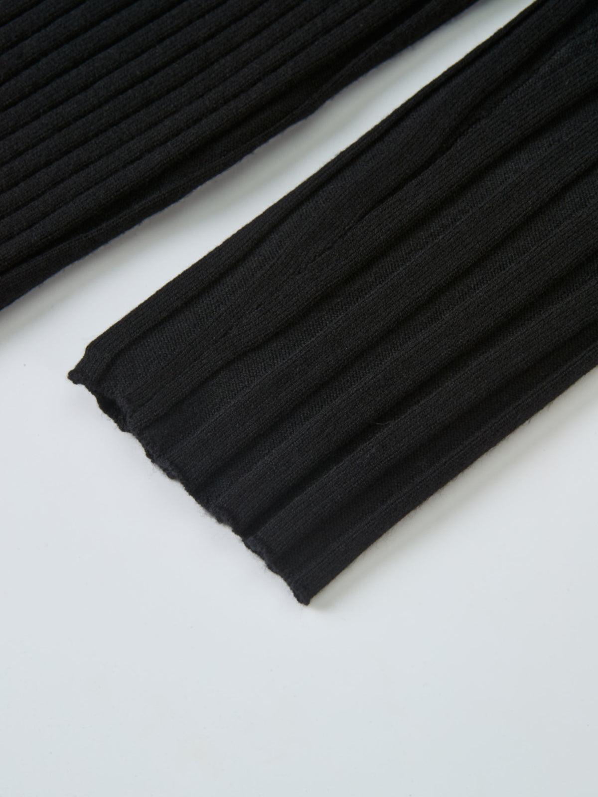 Ribbed Crew Neck Sweater - Black
