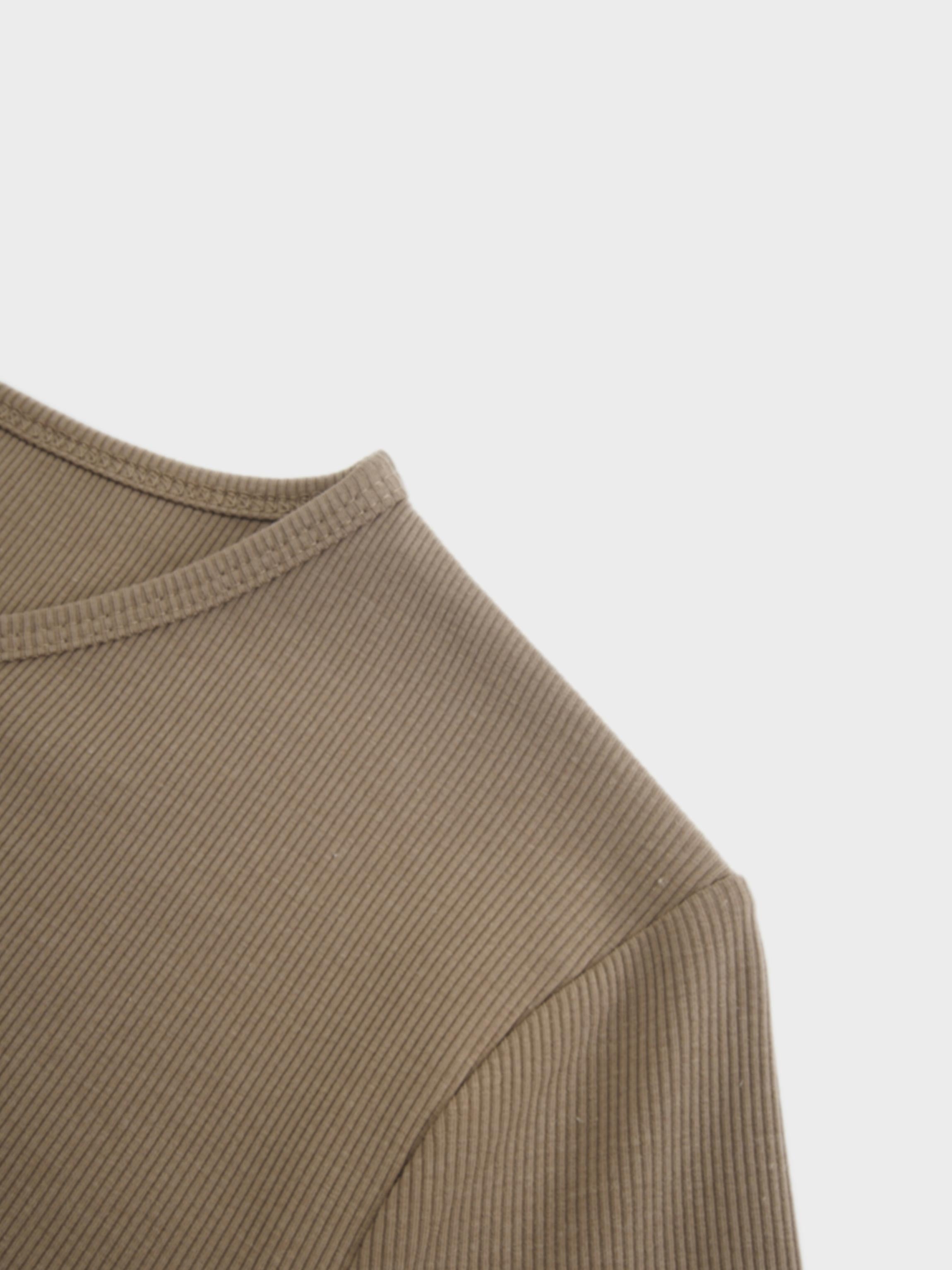 Soft Ribbed High V Tee-Mocha Mousse