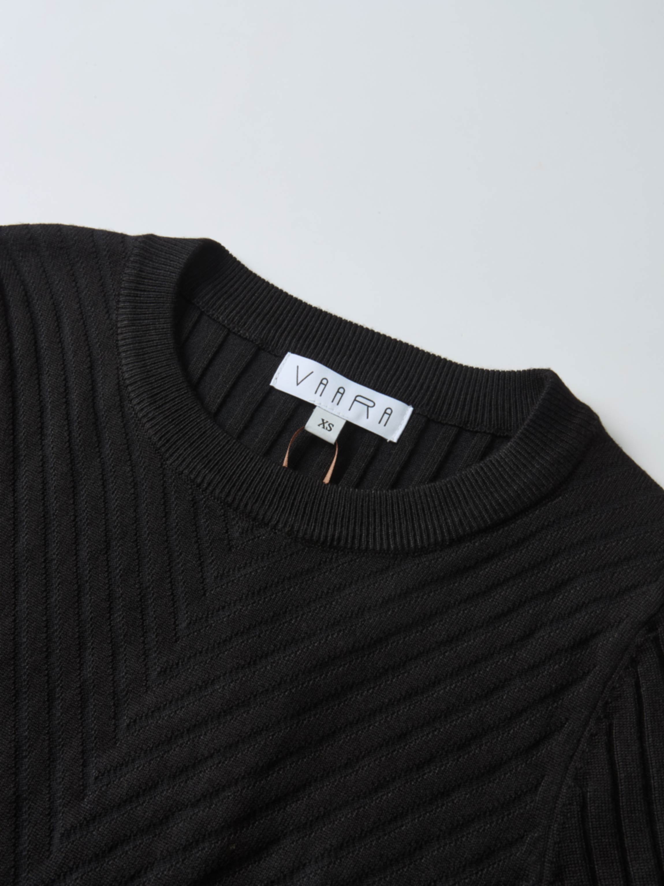V Ribbed Sweater - Black