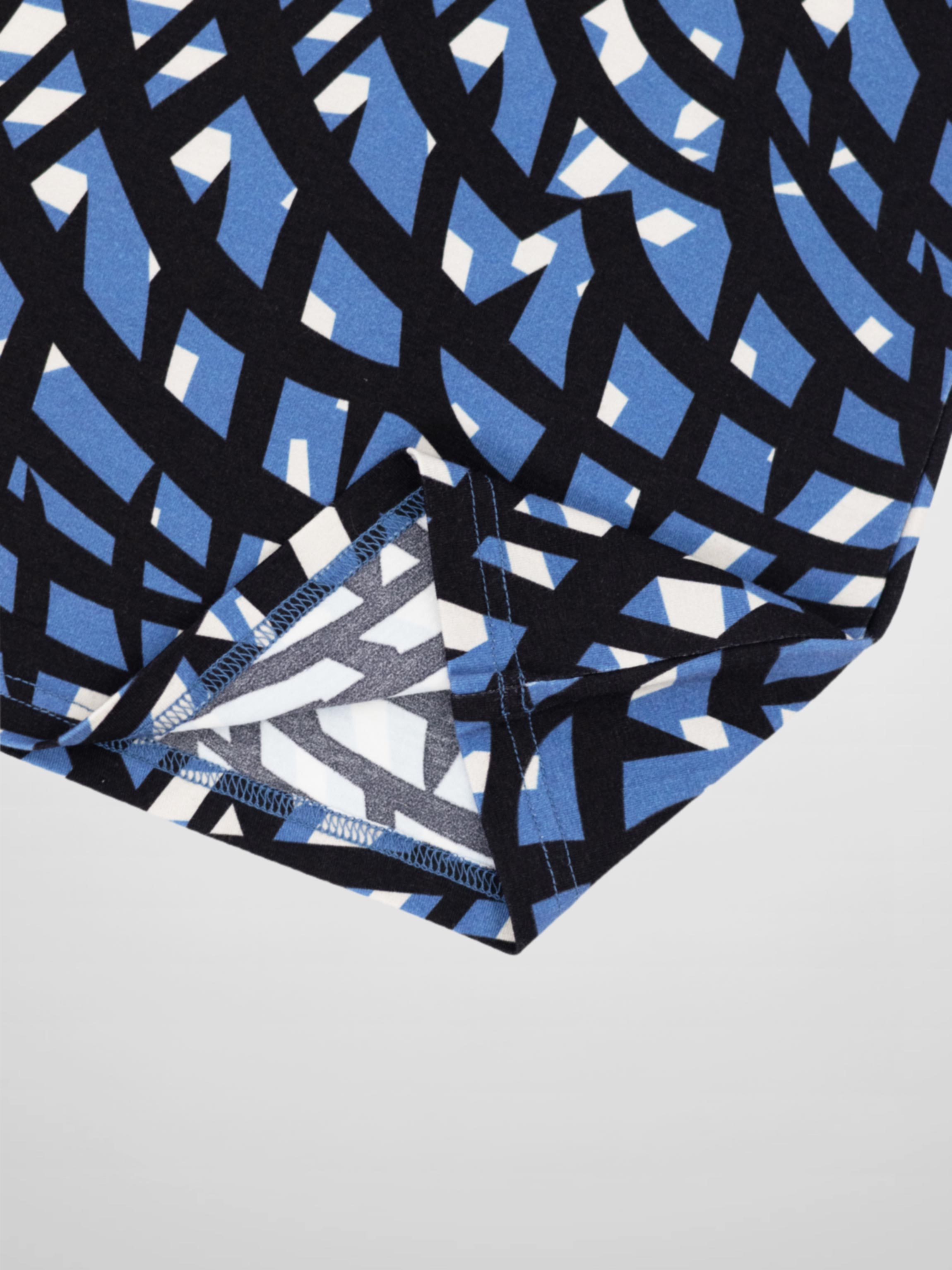 Boxy Printed Modal Turtleneck-Blue Geometric
