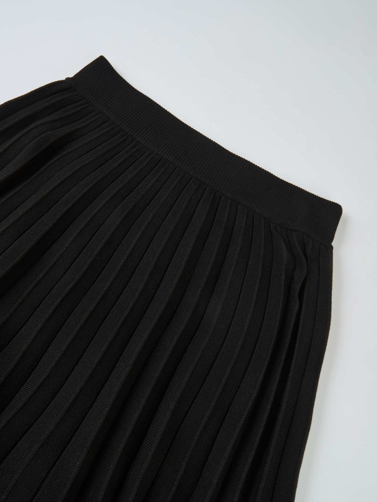 Pleated Knit Maxi Skirt - Black