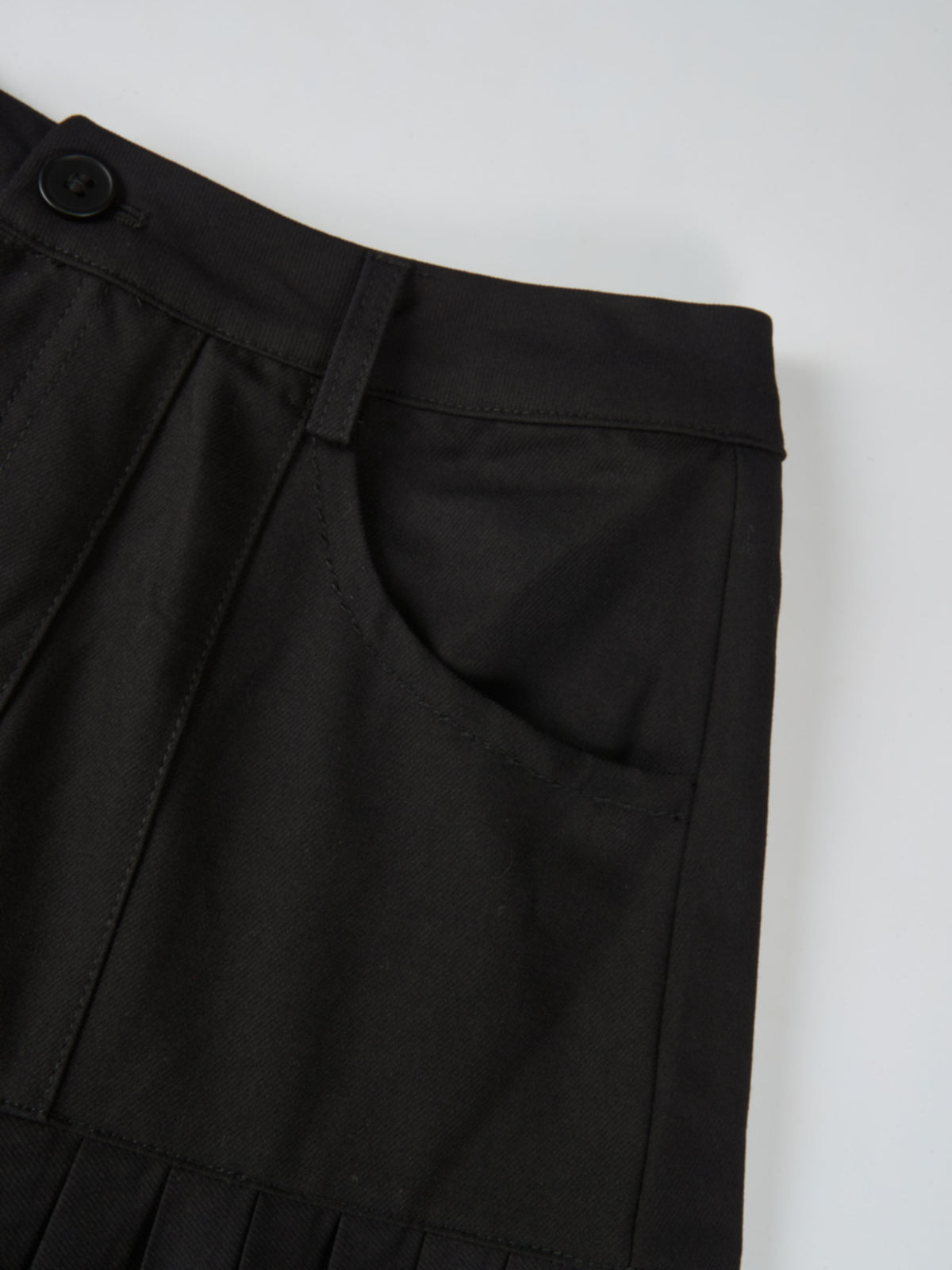 Stitched Pocket Yoke Pleat Skirt - Black