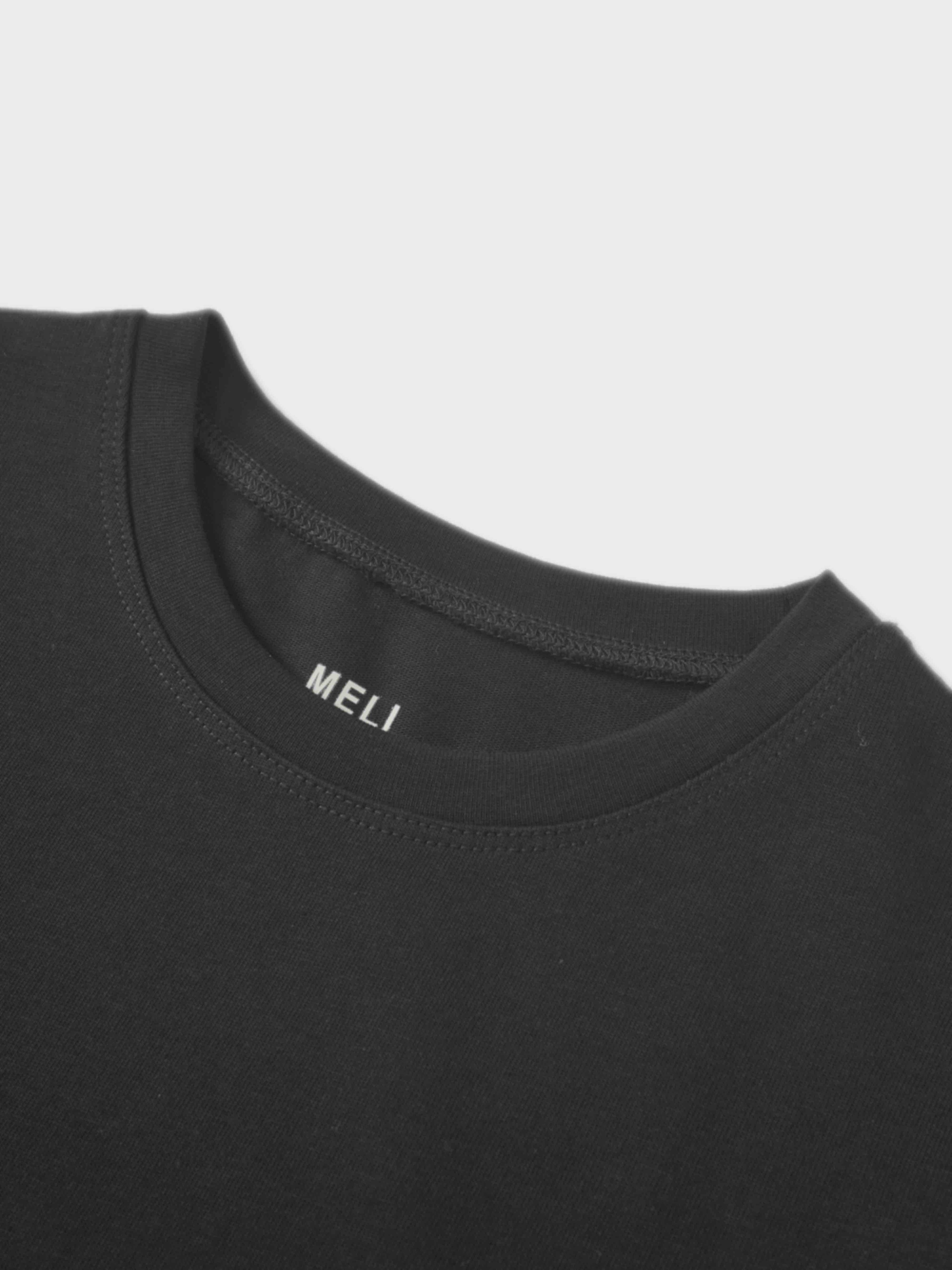 Pleat Seam T-shirt-Black