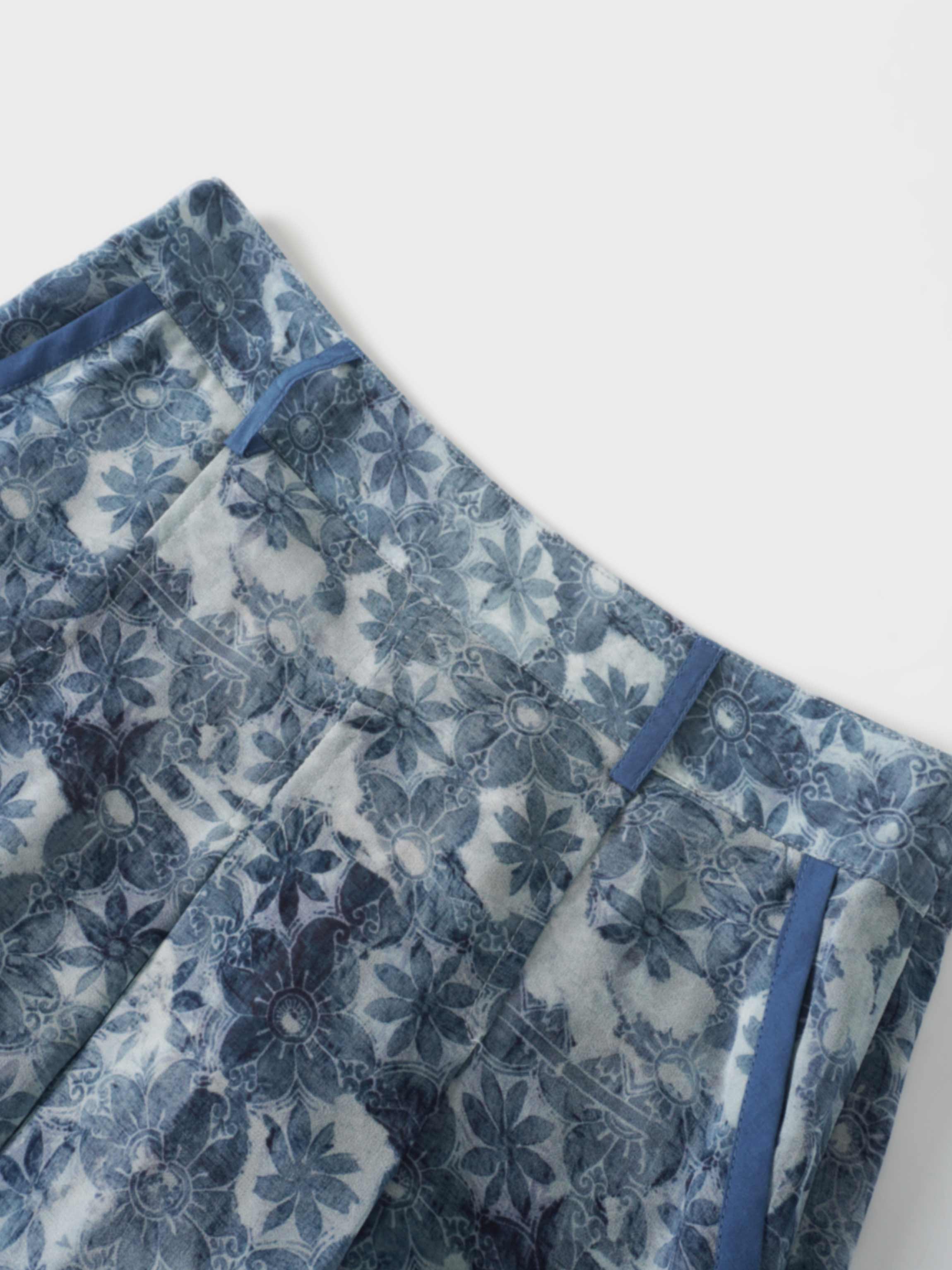 Waisted Pocket Pleat Skirt-Soft Blue Floral