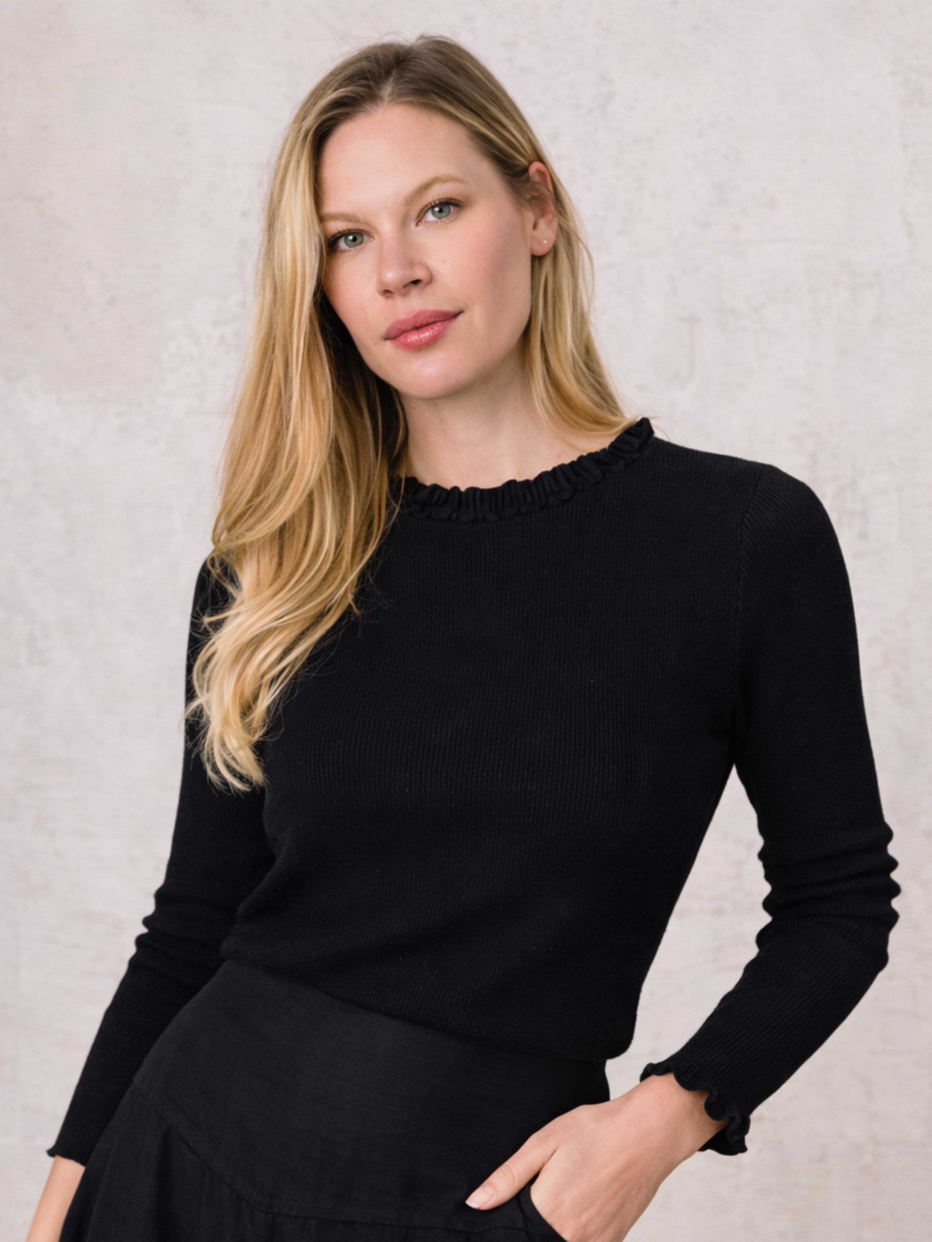 Ruffle Sweater-Black