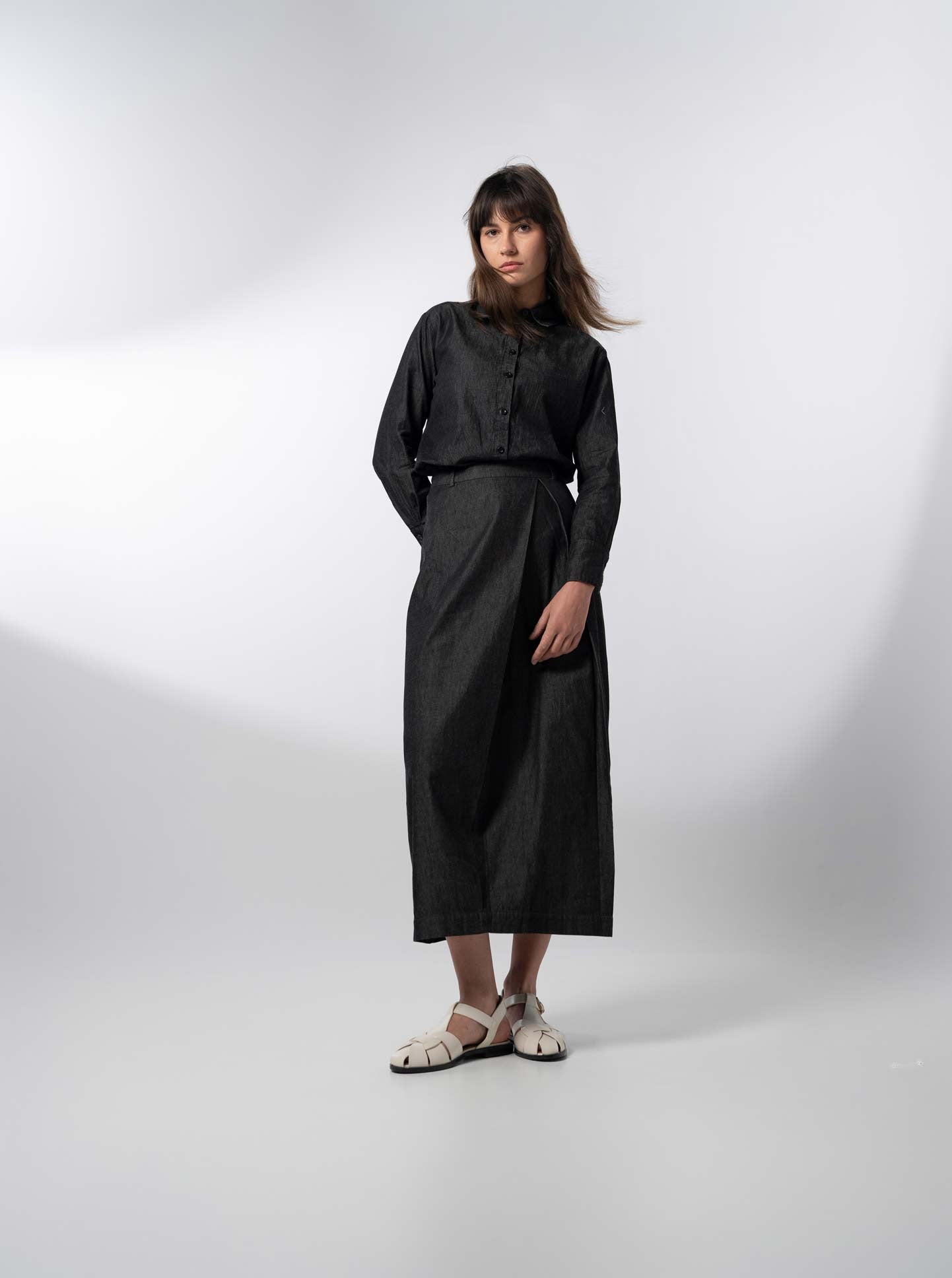 Side Inverted Pleat Denim Skirt-Black