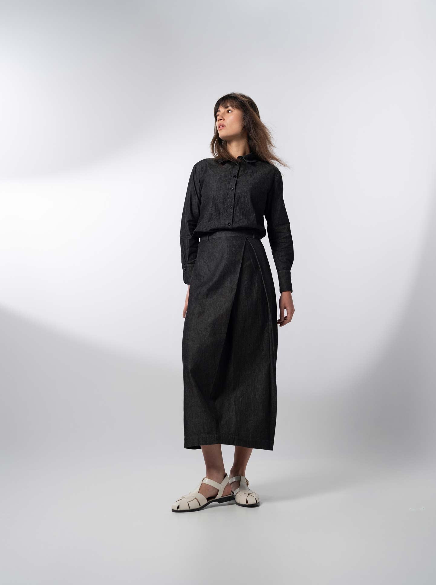 Side Inverted Pleat Denim Skirt-Black