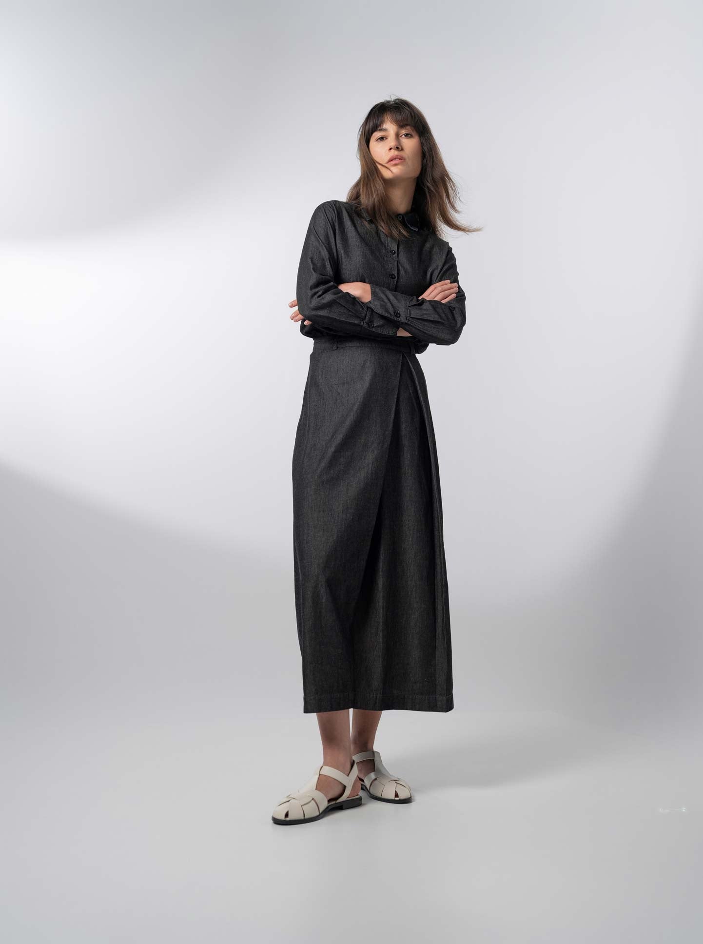 Side Inverted Pleat Denim Skirt-Black