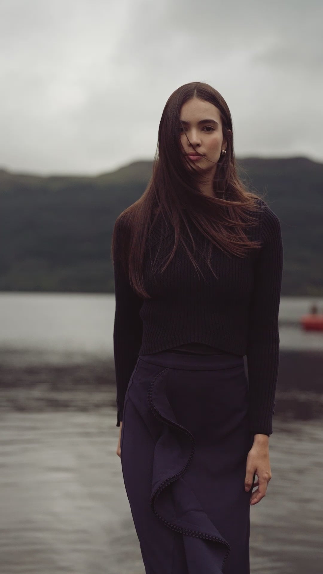 V Bottom Crop Sweater-Navy