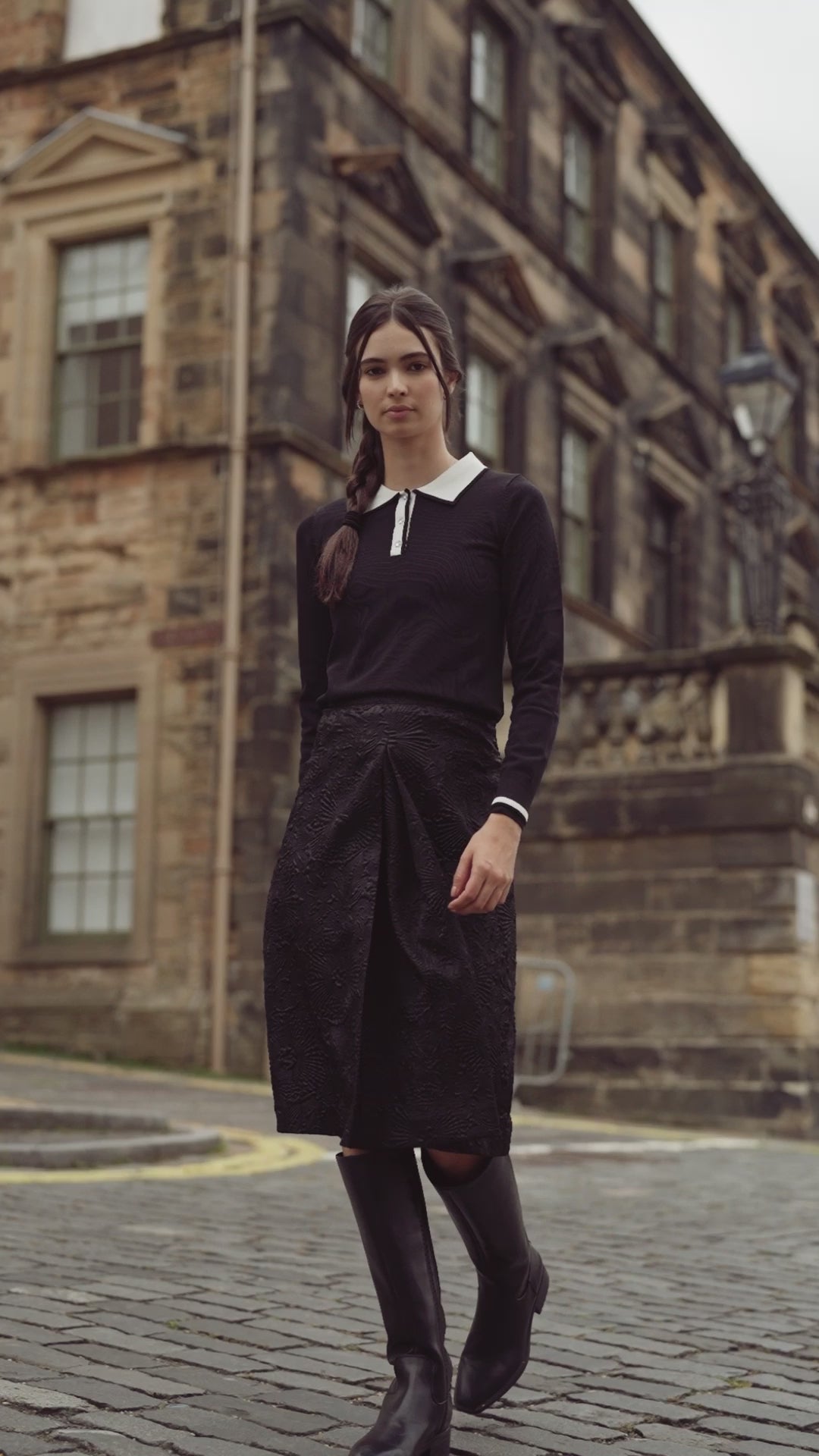 Embossed Inverted Pleat Skirt-Black