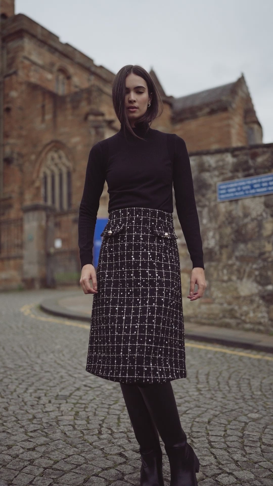 Short Pocket Skirt-Black/White