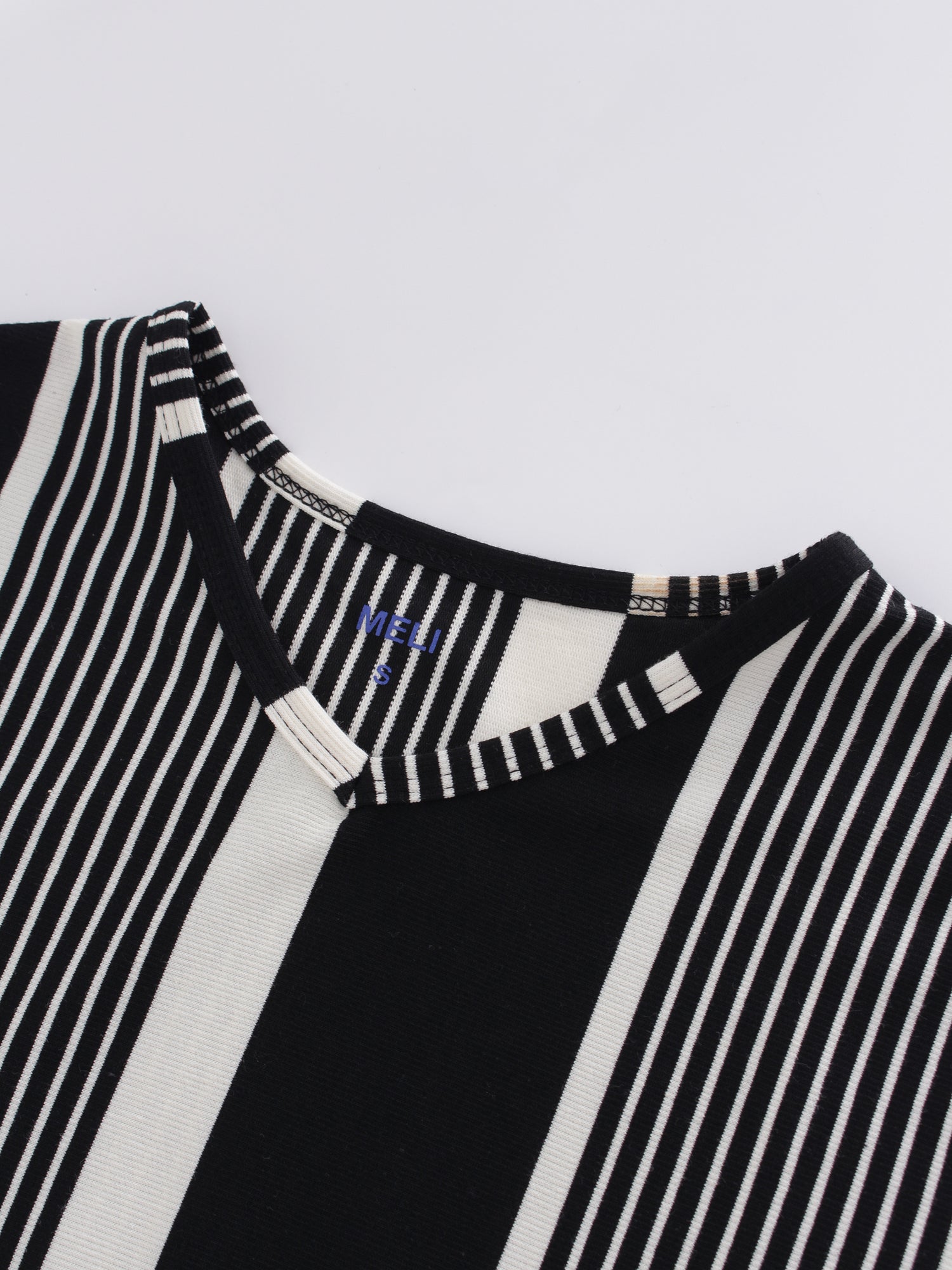 Camiseta Thin Stripe High V-Negro/Blanco Multi Stripe