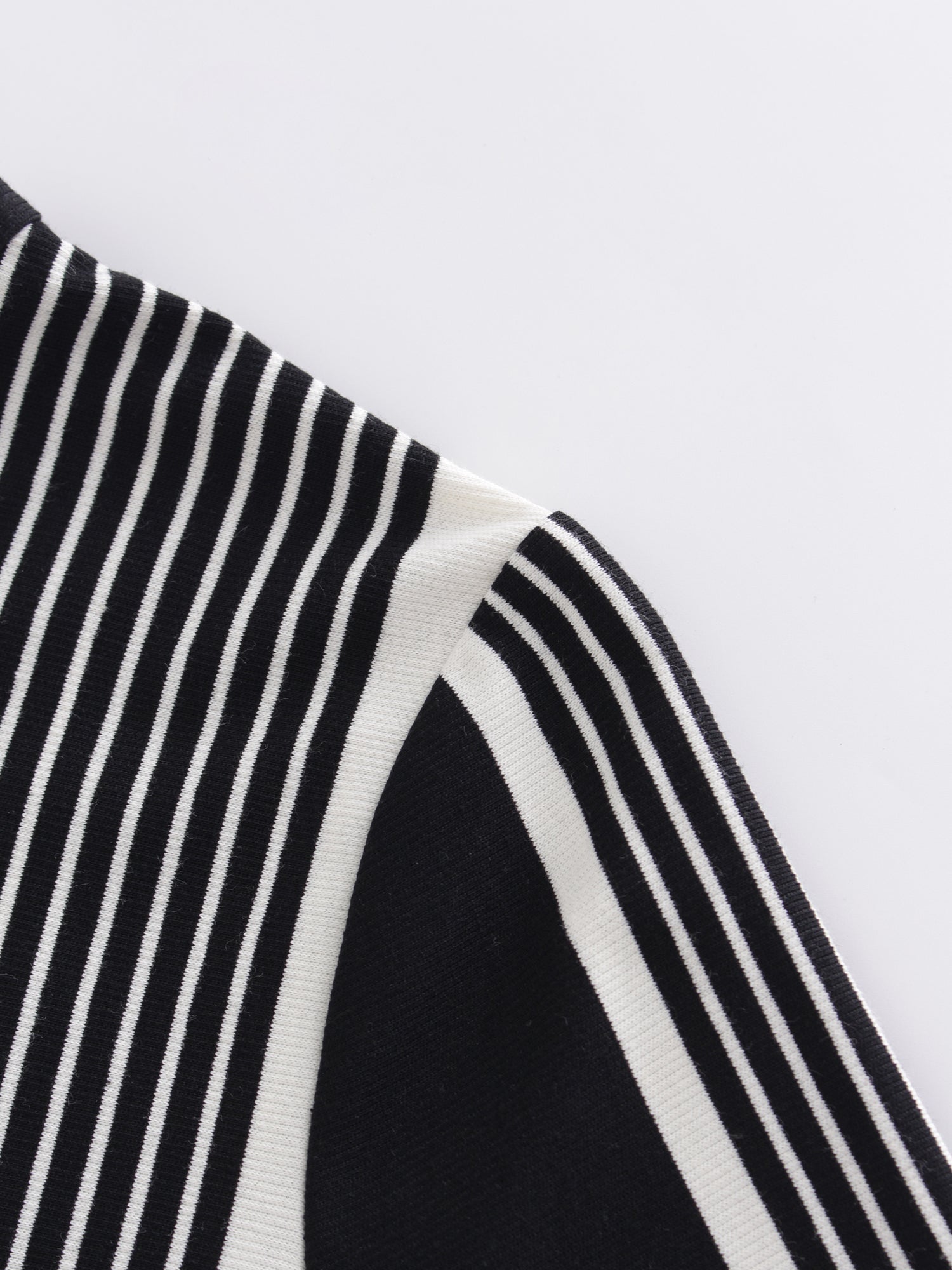 Thin/Thick Stripe High V Tee-Black/White Multi Stripe