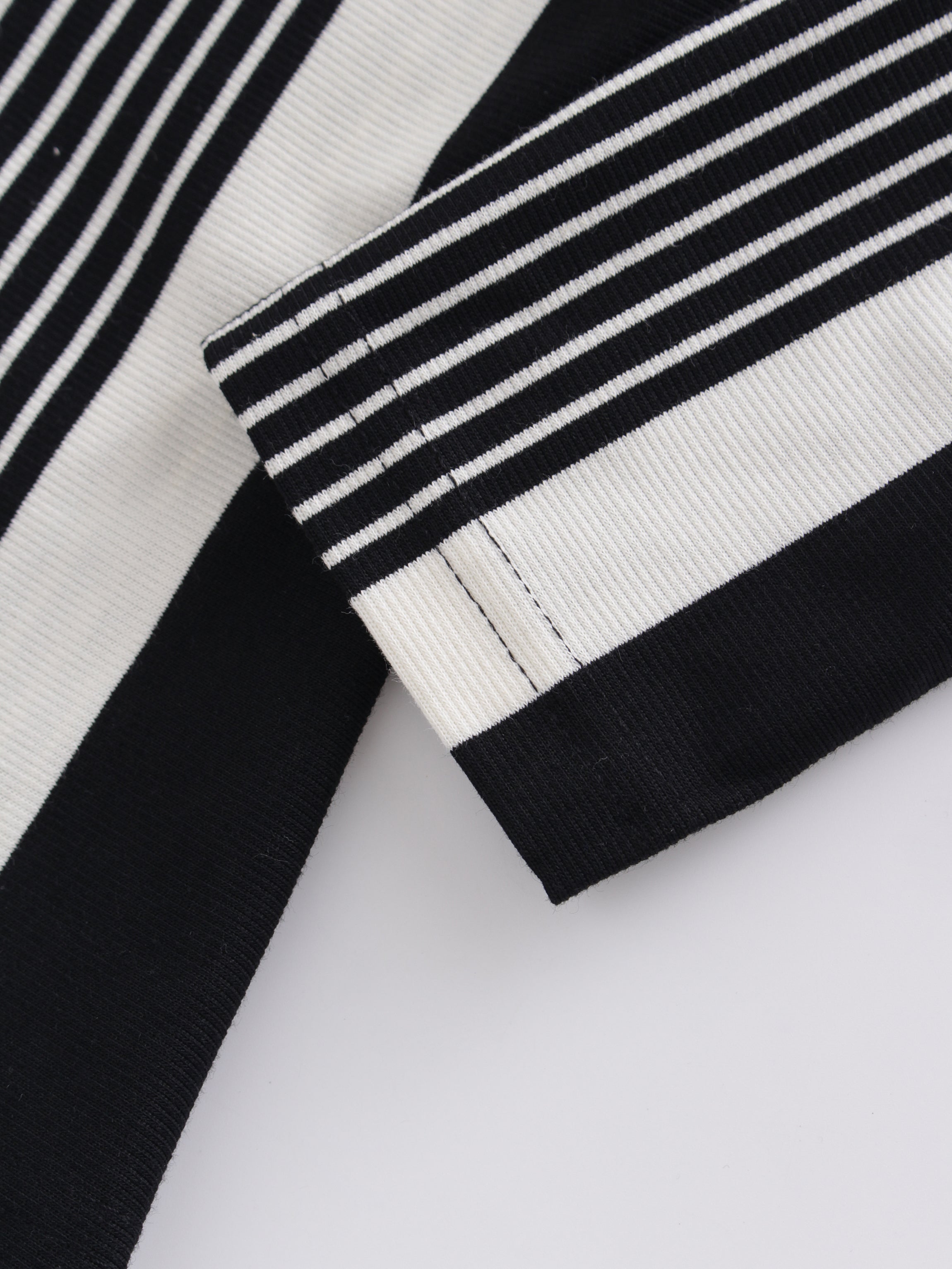 Thin/Thick Stripe High V Tee-Black/White Multi Stripe