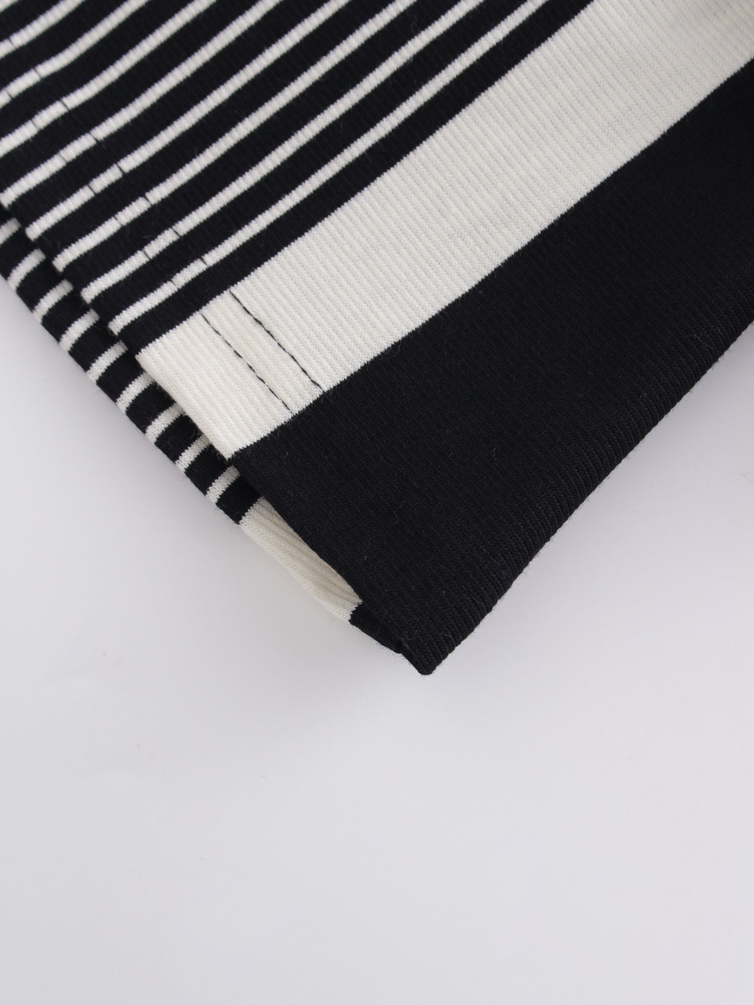 Thin/Thick Stripe High V Tee-Black/White Multi Stripe