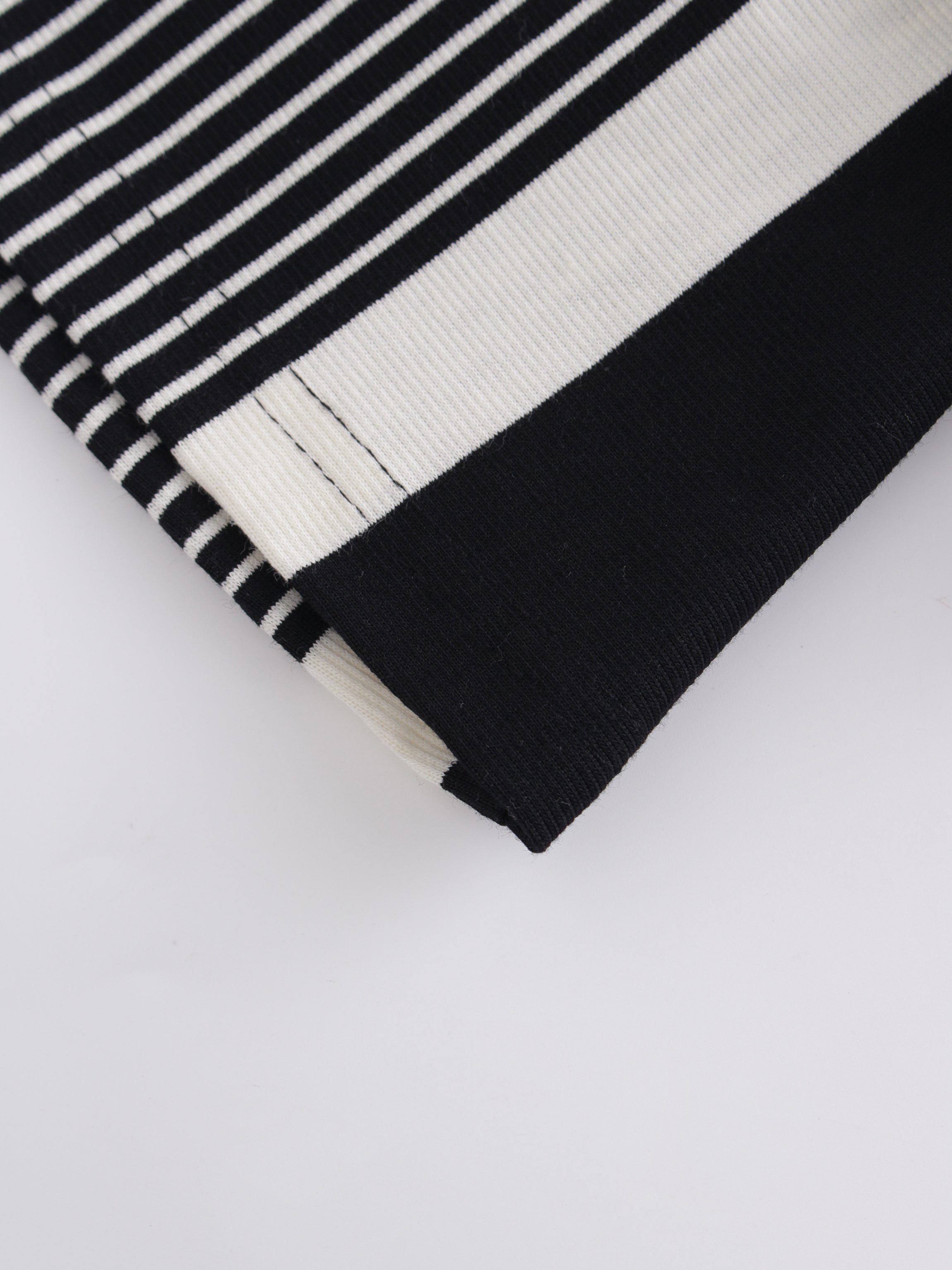 Camiseta Thin Stripe High V-Negro/Blanco Multi Stripe