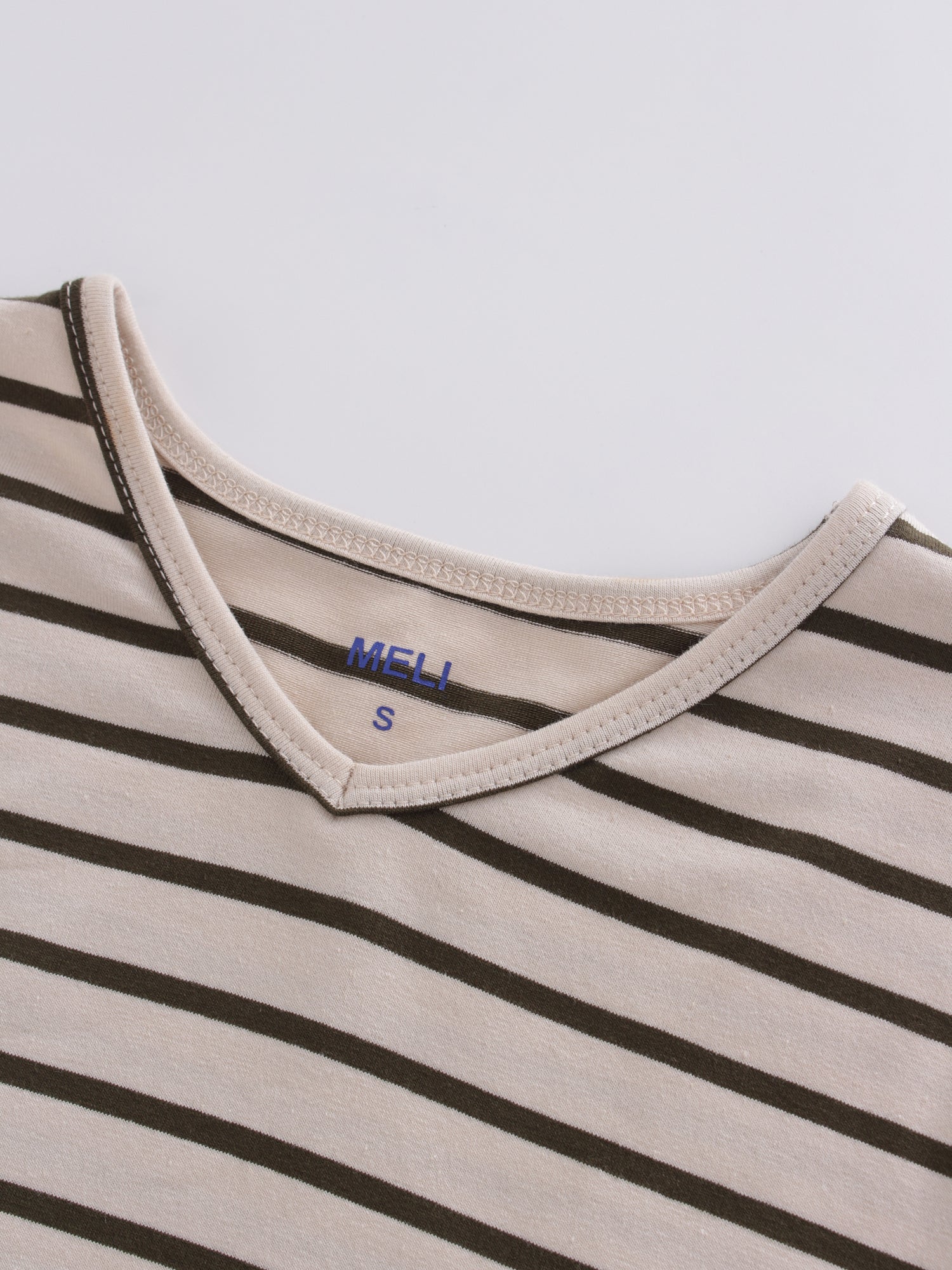 Thin Stripe High V Tee-Cream/Green