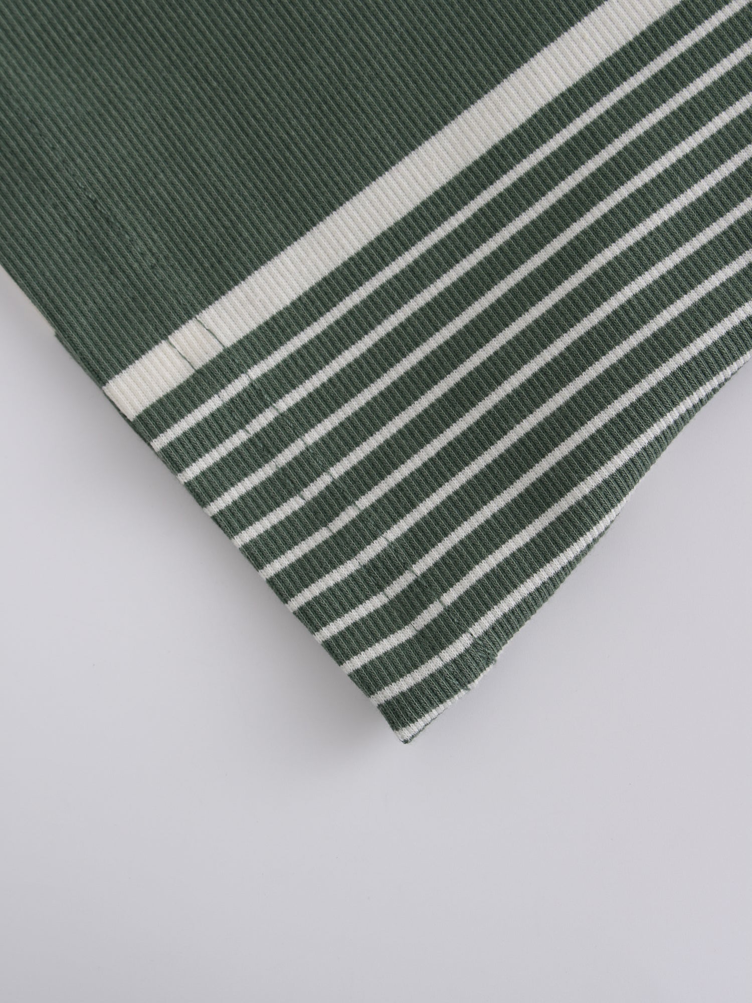 Thin/Thick Stripe High V Tee-Green/White Multi Stripe