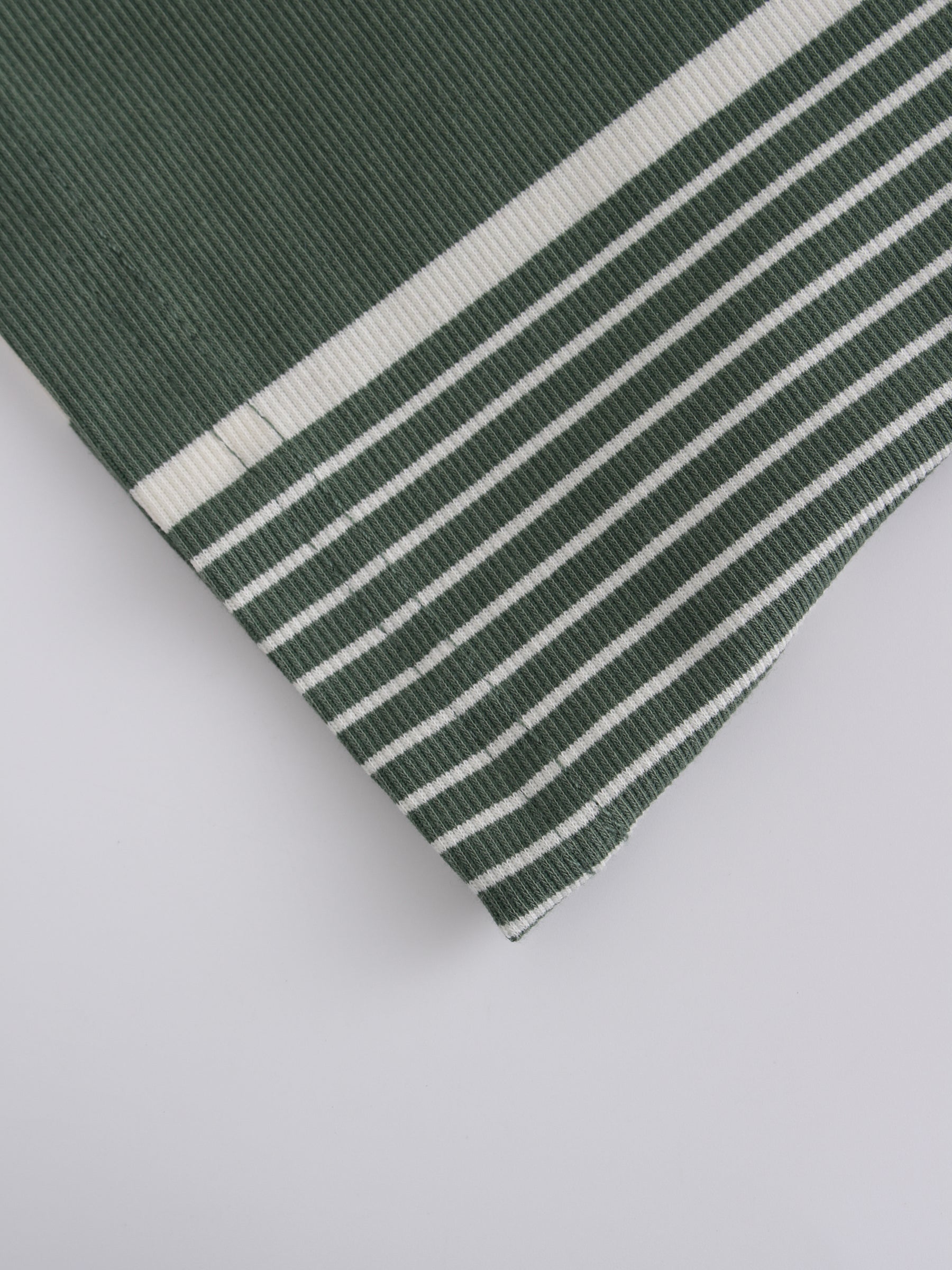 Camiseta Thin Stripe High V-Verde/Blanco Multi Stripe