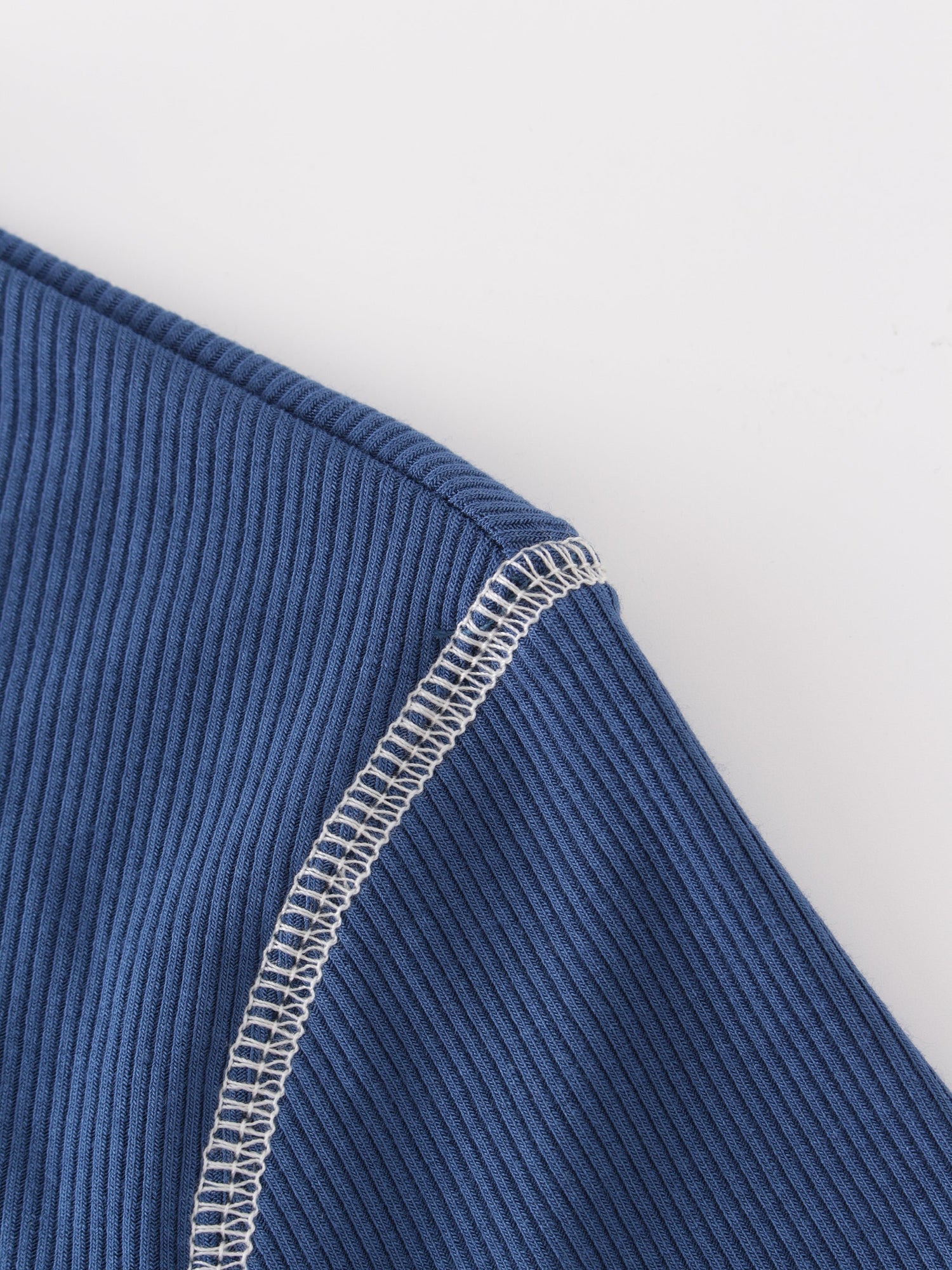 Henley Cosido Overlock-Azul/Marfil