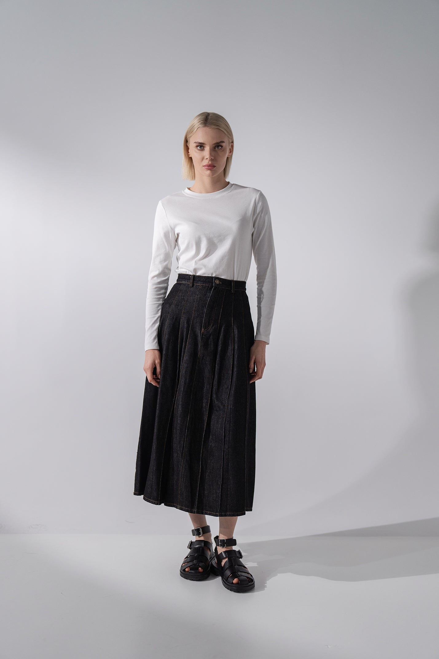 Stitched Pleated Skirt-Black