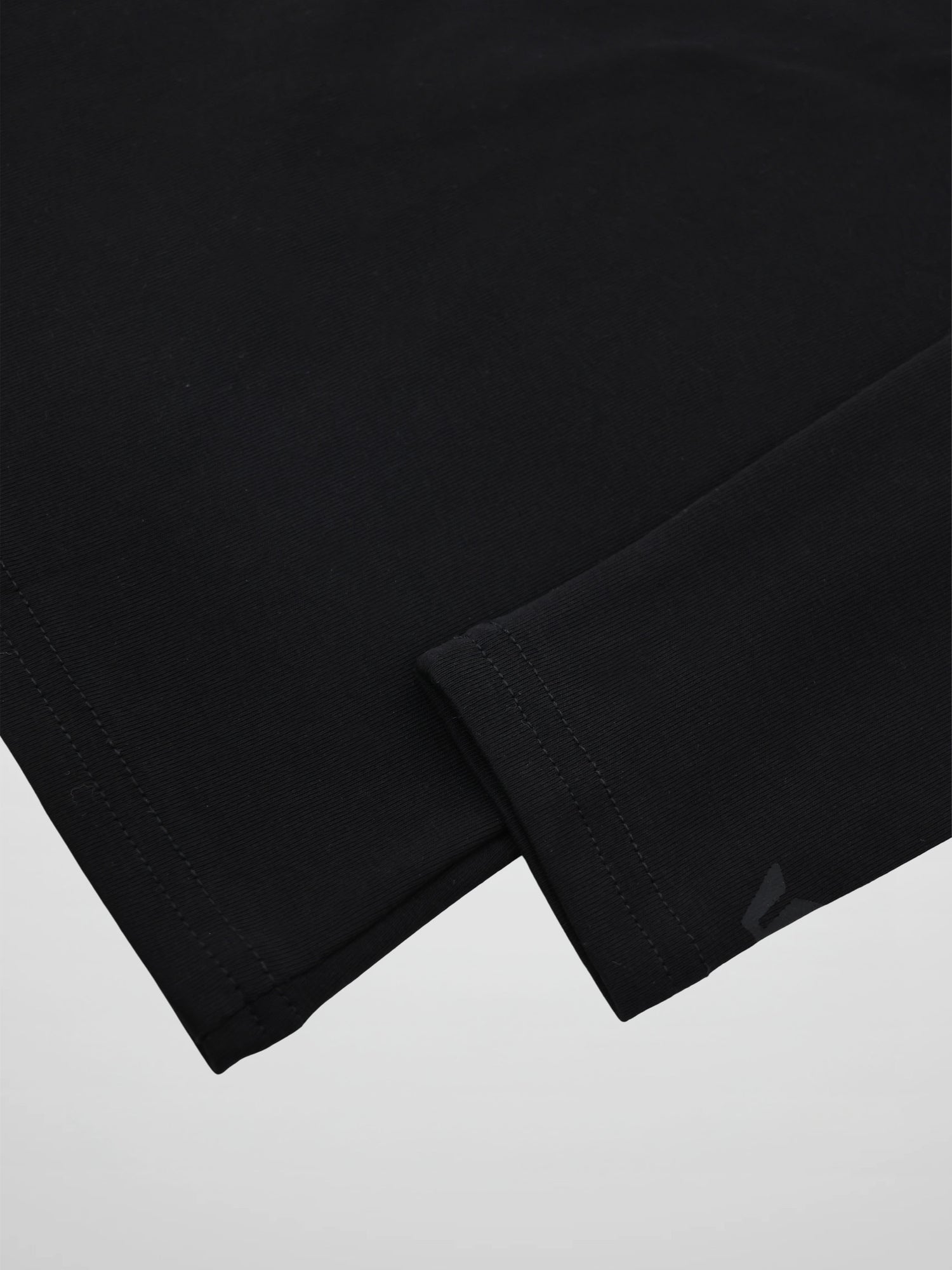 Collared High V T-Shirt-Black