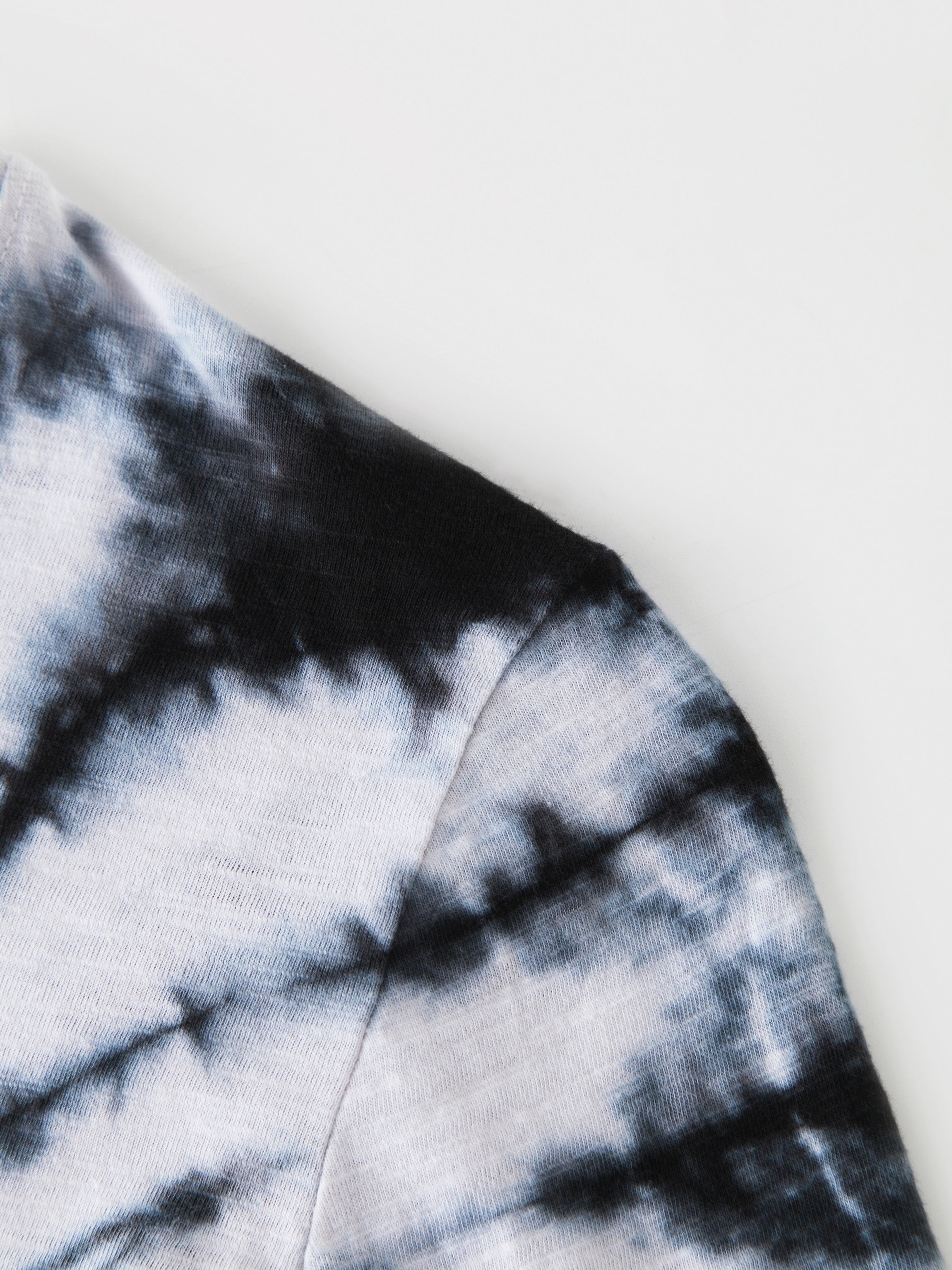 Camiseta Tie Dye Swirl-Negro/Blanco