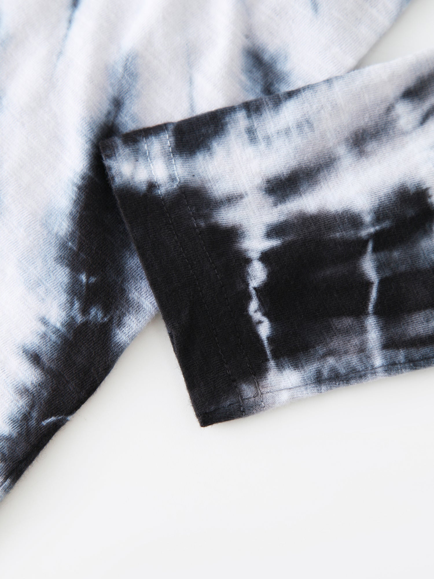 Tie Dye Swirl Tee-Black/White