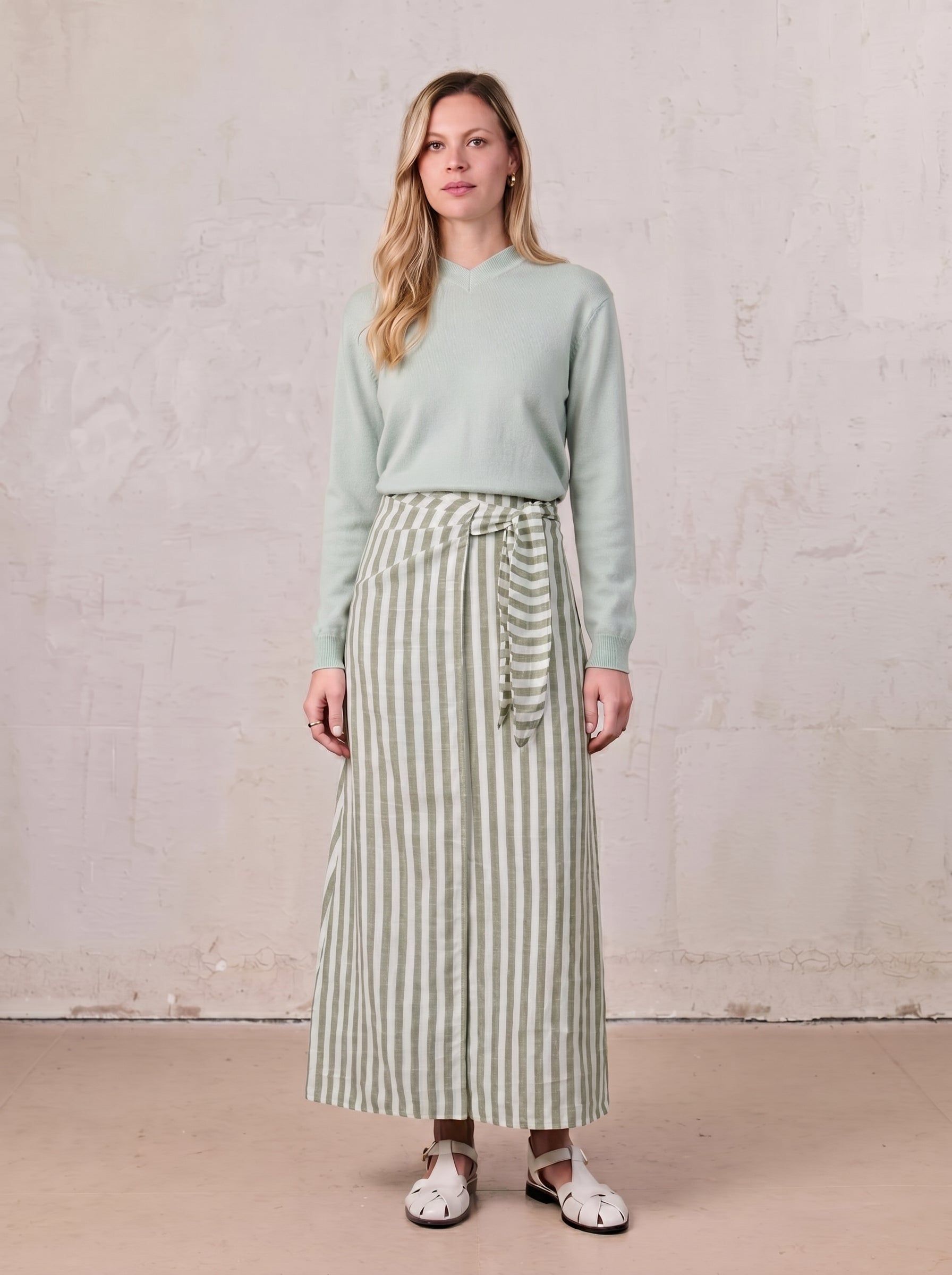 High V Lightweight Sweater-Ash Green