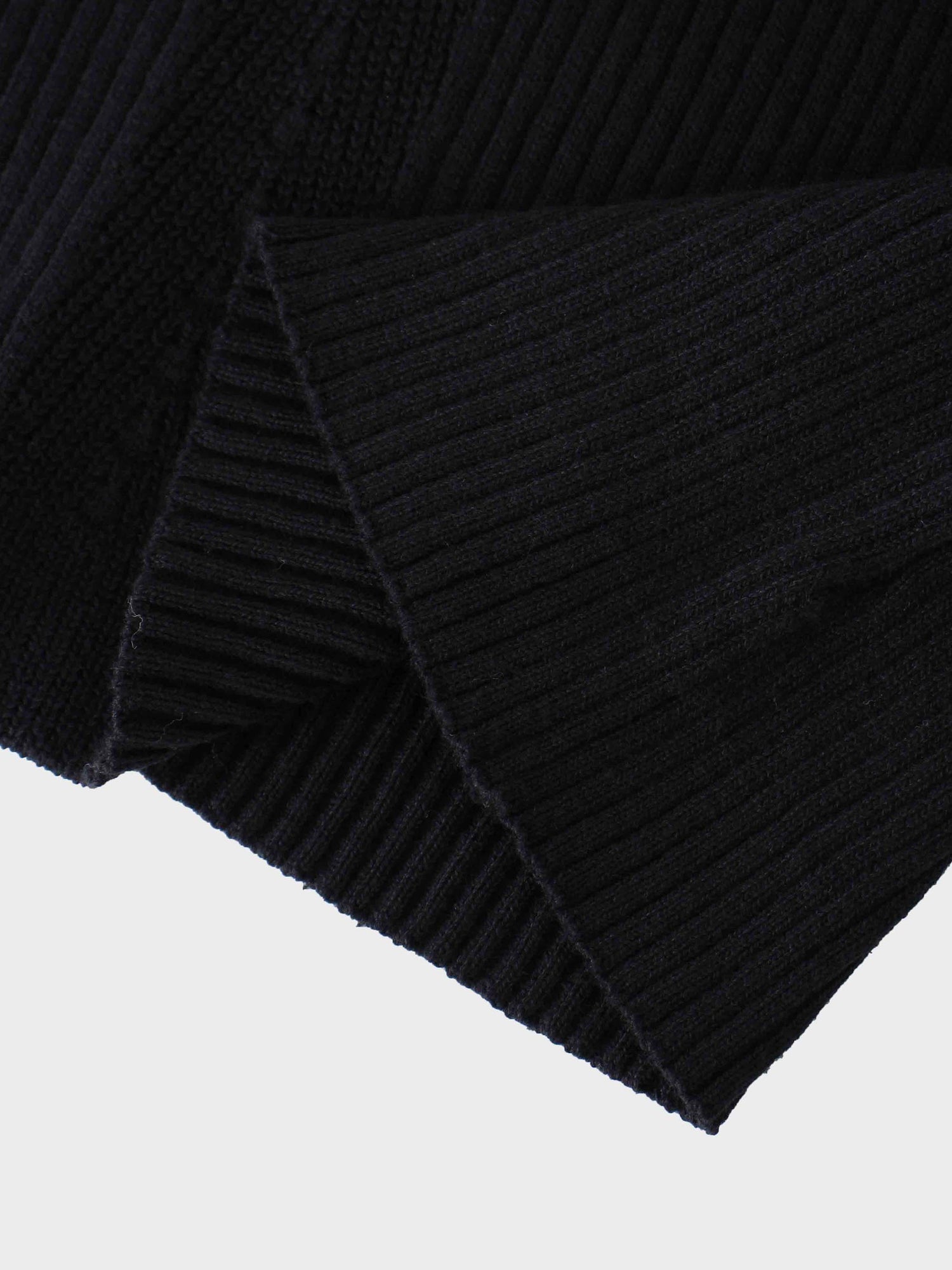 Center Design Sweater-Black