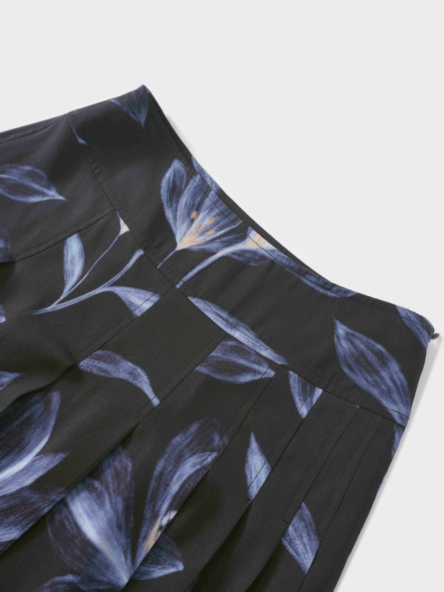 Yoke Pleated Printed Skirt-Blue Floral