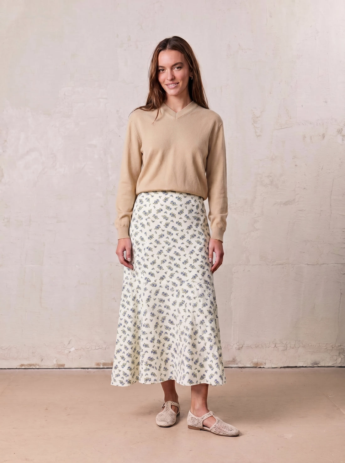 High V Lightweight Sweater-Sand