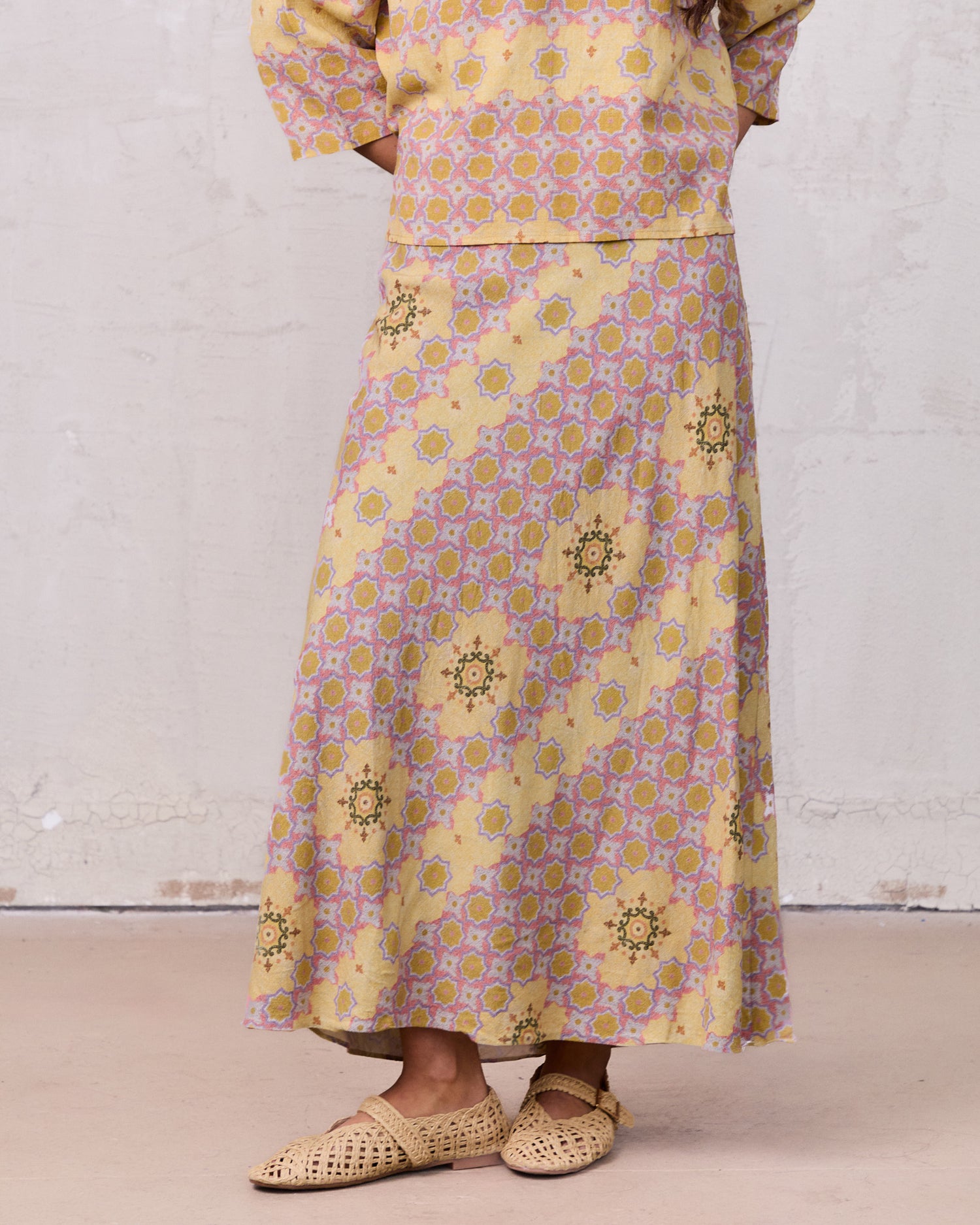 Printed Linen Blend Slip Skirt-Geometric