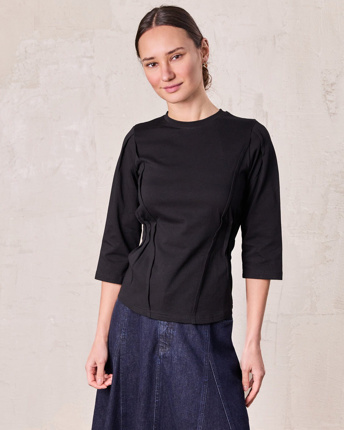 Pleat Seam T-shirt-Black