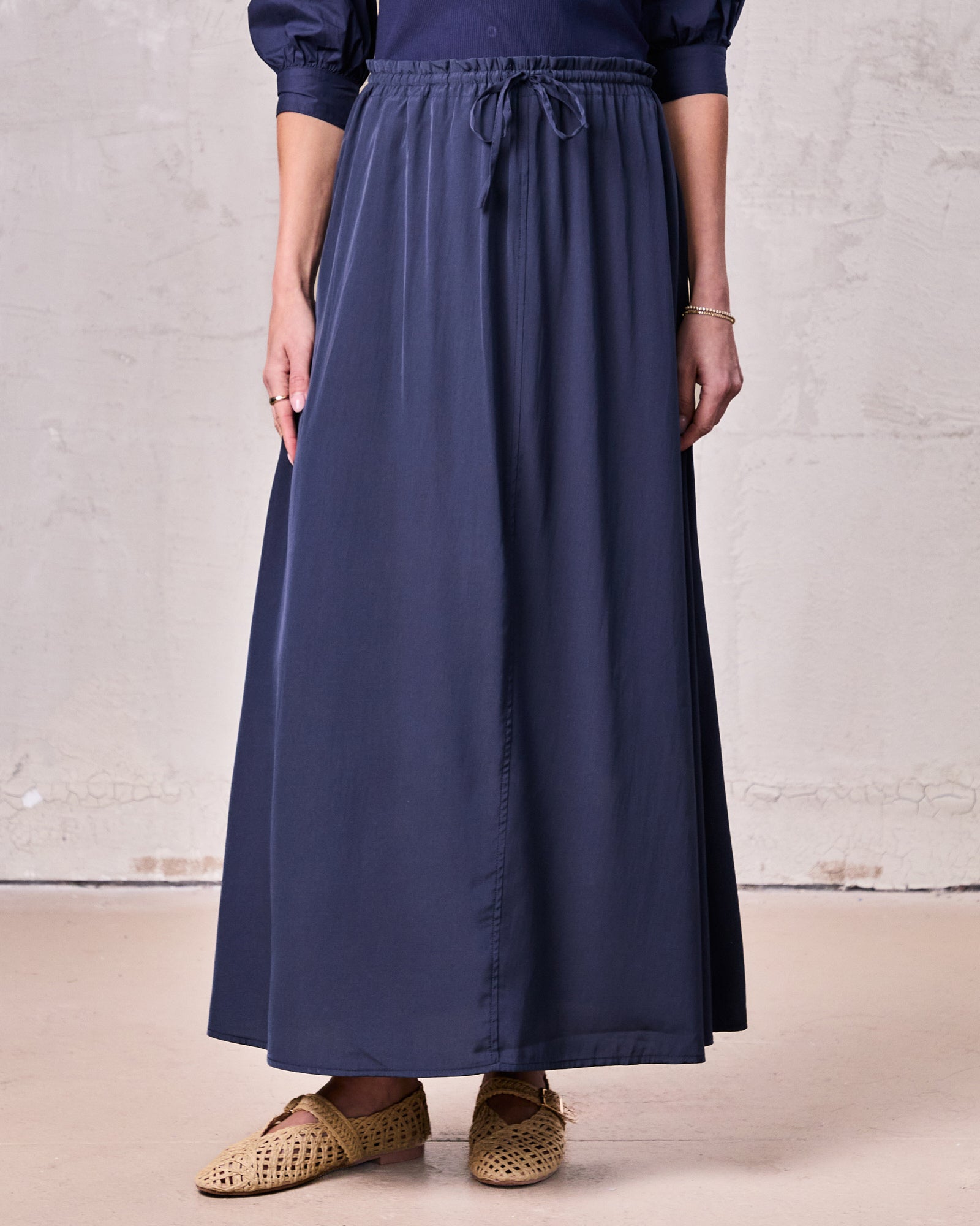 DRAWSTRING RUFFLE SKIRT-NAVY