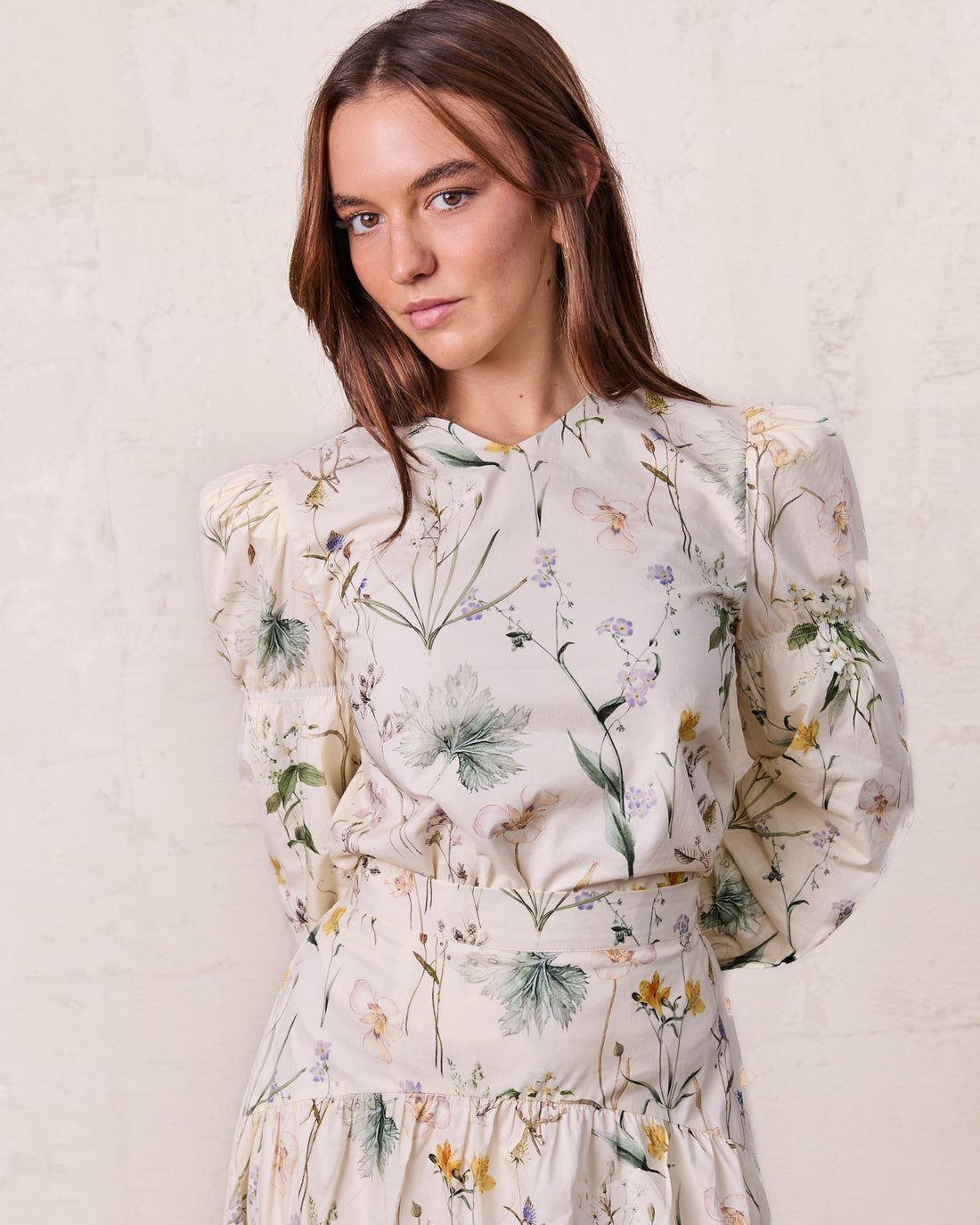 High V Puff Sleeve Top-Antique Floral