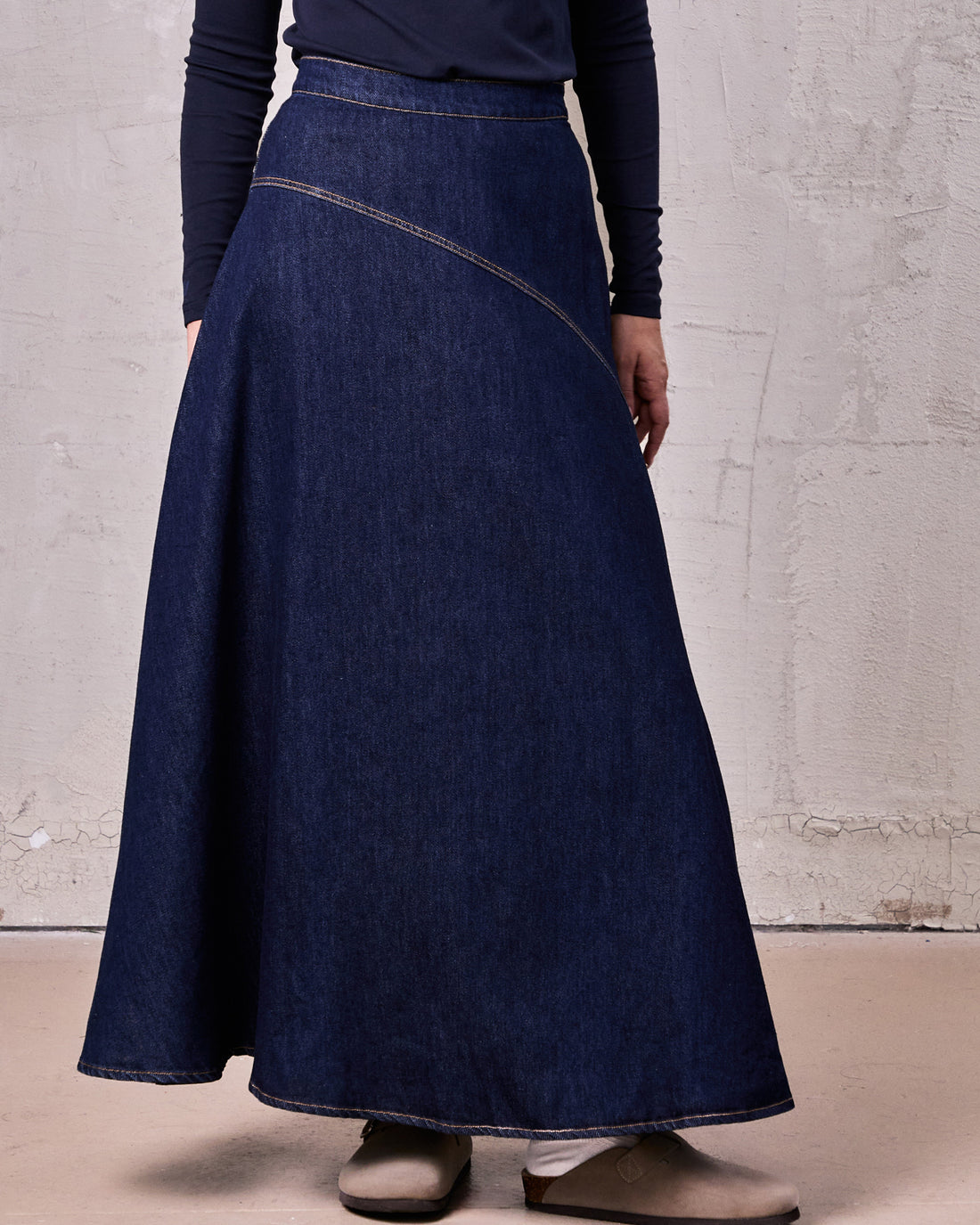 Curved Stitch Design Denim Skirt-Dark Blue