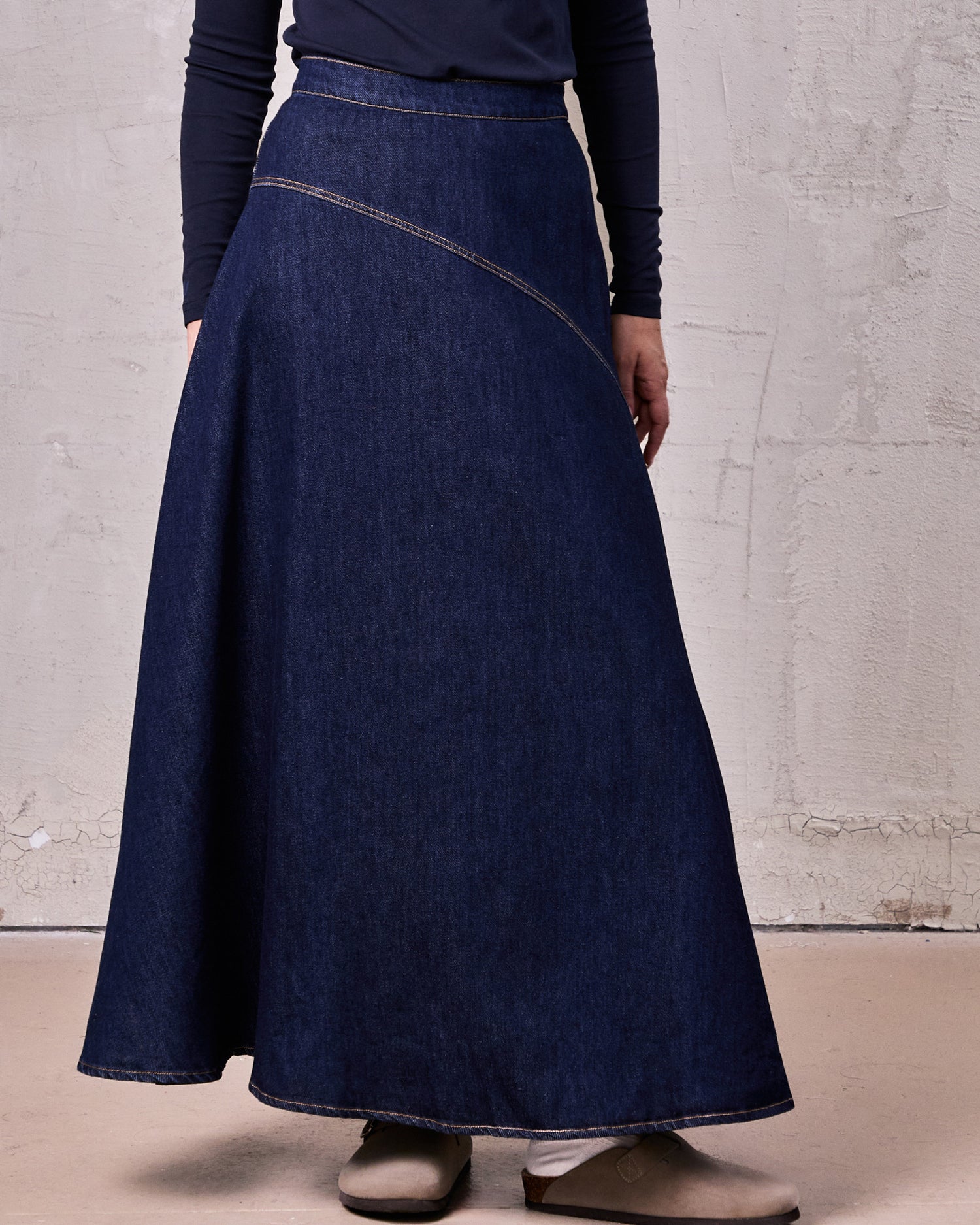 Curved Stitch Design Denim Skirt-Dark Blue